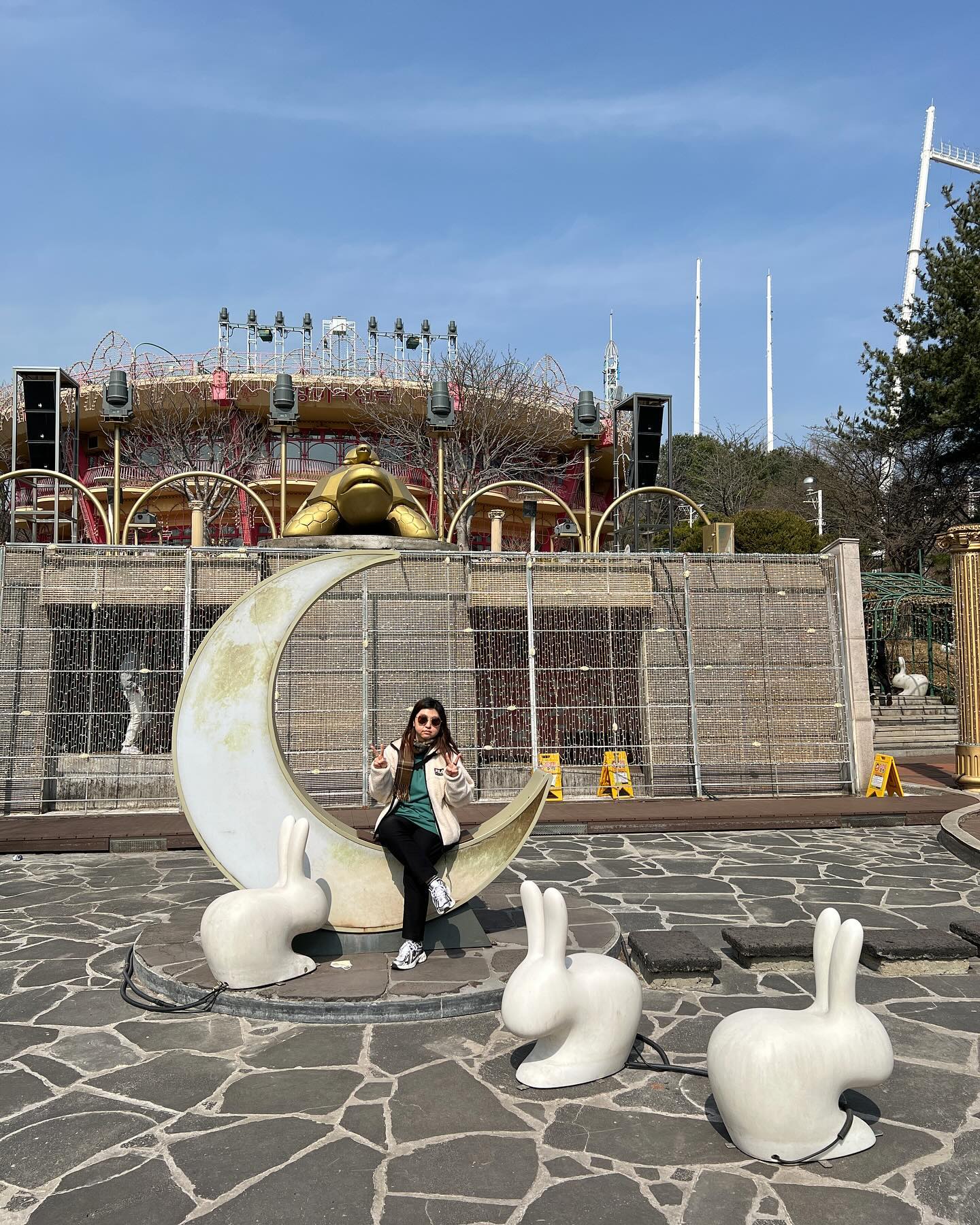#서울랜드🎡🎢🎠 #문에서🌙 #제주말차라떼🍵 #리얼커피라떼 #와플메뉴에사진이랑틀려ㅠㅠ  #맛있어보여서샀는데_속음 #딸기를썰어서올려낳는데 #딸기잼을왕창올림😭 #넘달아요😱 

#딸기크림치즈와플🍓🍓🧇