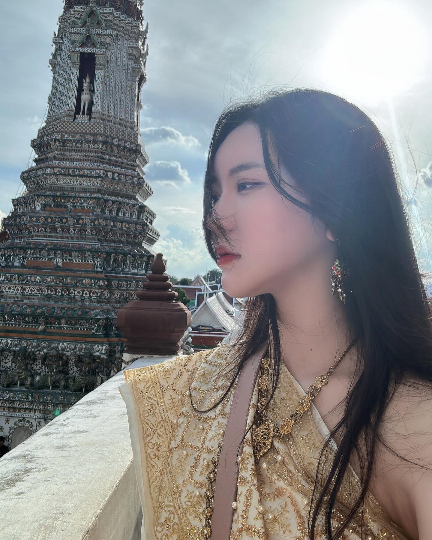 Bangkok에서..🌙생각보다 더 많은 추억이 생겼다.

📸짧은 요약 : 금요일 퇴근하고 주말동안만 해외여행 가기 가능
내 인생 역대급..스케쥴이 될 것 같아서 기록🫶 
금요일 18:30 퇴근 > 공항 21:30 방콕행 비행기 탑승
토요일 새벽 5시 방콕 호텔 도착 > (기절하고) 먹고 놀고 먹고 놀고
일요일 23:10 한국행 비행기 탑승 
월요일 새벽 6:50 공항도착 > 신논현 회사 바로..출근

#방콕여행 #셀피 #sel