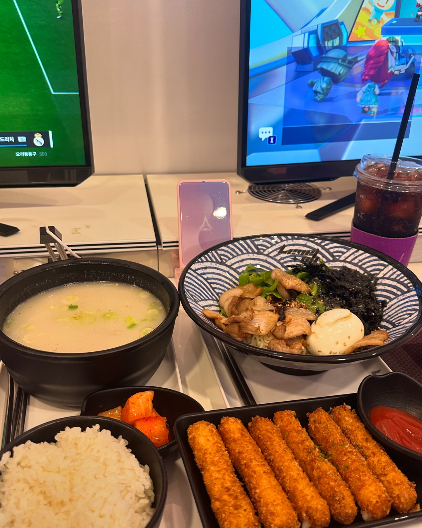 #협찬
힐스테이트 미사역 2층에 바로 레벨업pc방
엄청 크고 pc사양도 좋고 무엇보다도 맛있는 먹거리가 엄청 많아요
시설도 엄청 깔끔하고 커플석과 단체석이 있어 애인이나 친구들끼리 오면 프라이빗하게 놀 수 있어 좋은 것 같아요 😻
.
.
.
.
.
#레벨업pc방미사점 #레벨업pc방 #미사피시방 #미사역피시방 #미사pc방 #미사역pc방 #미사역놀거리 #미사역데이트