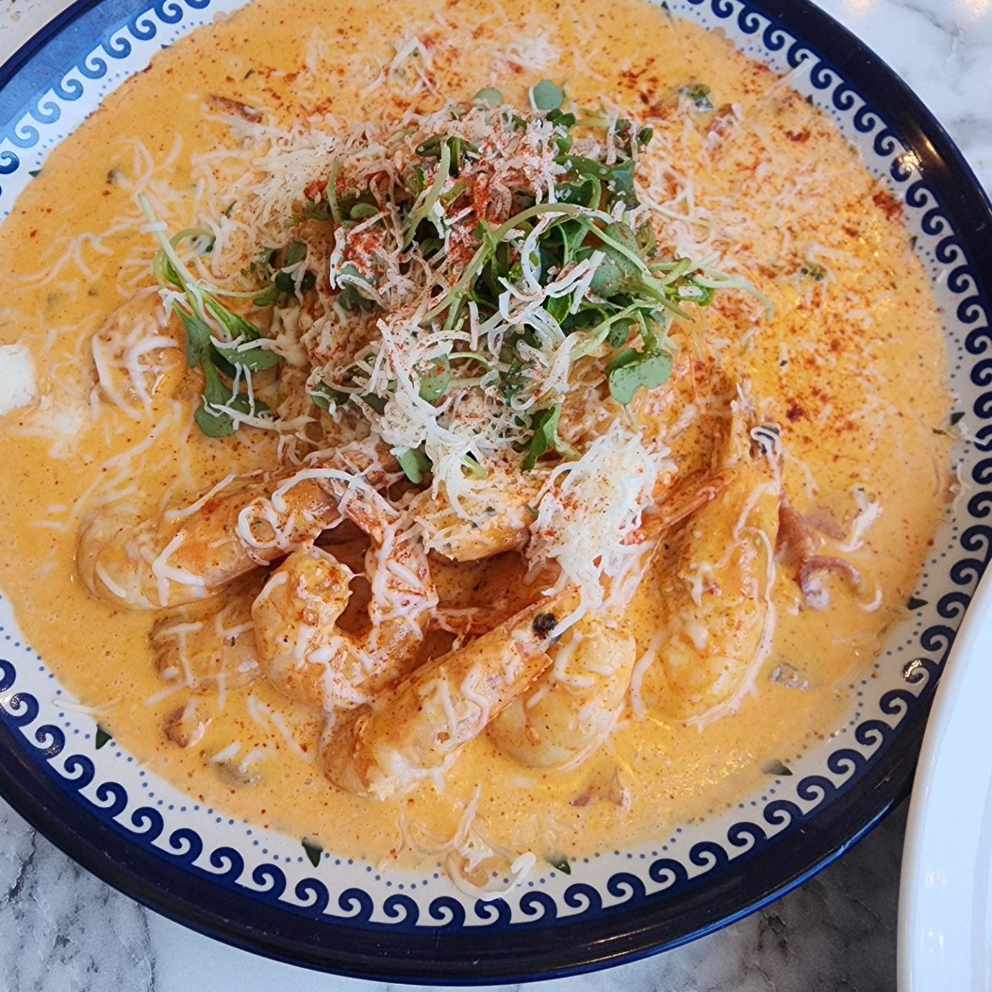 오랜만에 언니들과 맛있는거 먹으면서 수다타임❤️
투움바파스타가 매콤해서 느끼함을 잡아주고
오징어먹물리조또는 찐득한 크림맛이 최고에요!
토마토리코타치즈샐러드는 상큼하고 과일도 듬뿍이라 맛있어요👍

오랜만에 파스타랑 리조또 먹으니 너무 좋네요😍

#관저동맛집 #관저동파스타 #미담table #마치광장맛집 #대전맛집 #대전파스타