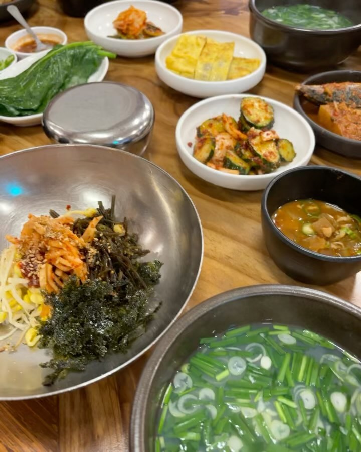 오늘 바람이 쌩쌩 부는것이 ㅠㅠ… 어제먹은 #재첩국 생각남 😭 참말로 입맛 맞는 내칭구들하고 놀러가니까 느므 좋넹 ㅋㄷ 
 
#화이버넷 #유스스팬3 #티그린 
빼먹지말구 먹긔이 ✌🏻 

#부산맛집 #할매재첩국 #광안리맛집