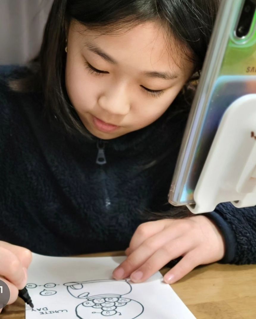 *

딸vs엄마 그리기 대결🎨

별거아닌 그림 3가지로 1시간 후딱
기나긴 휴일 보내기 최고👍

#연휴보내기 #그림그리기대결 #병아리그리기 #아이스크림그리기 #화이트데이그림