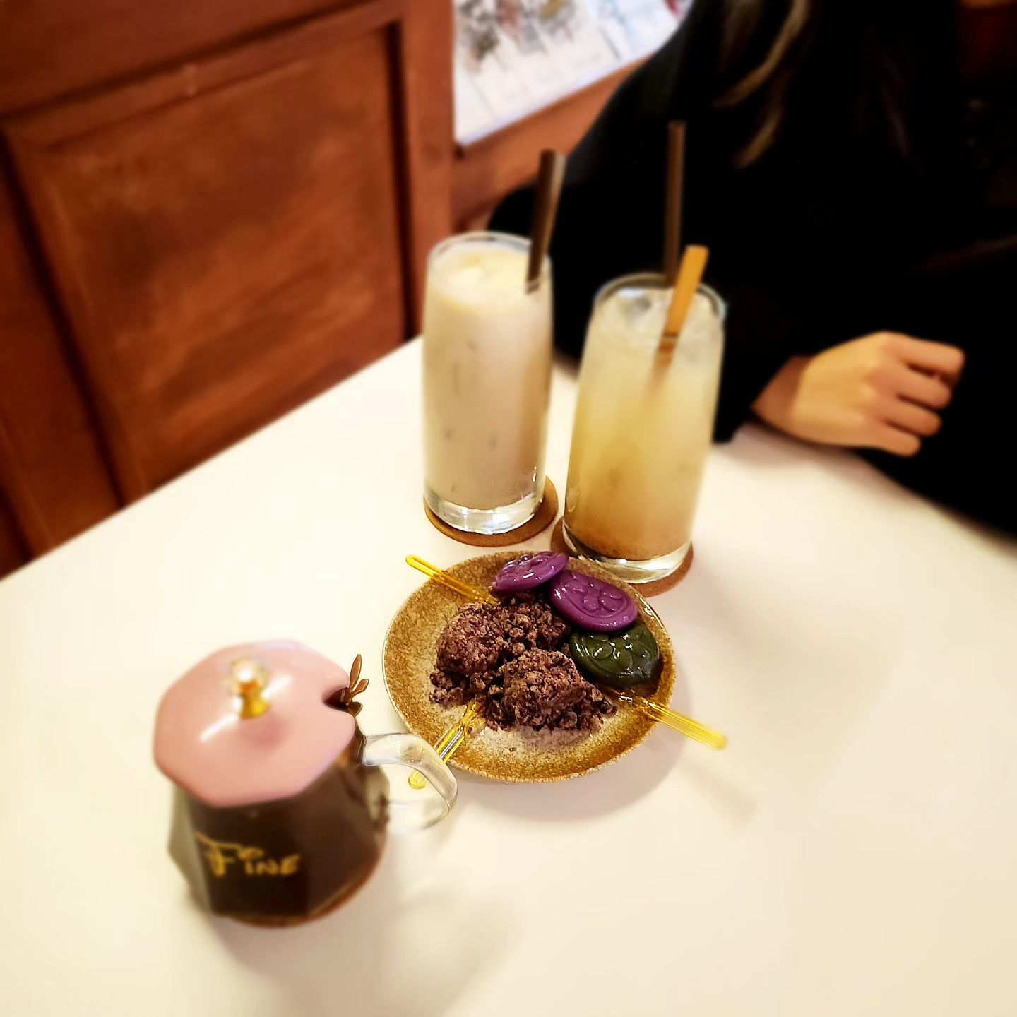 #떡케익맛집 
예쁘고 맛좋고 자그마한 샵이
정감가득~ 
친절하신 사장님에 따스한 온기
엄마랑~  #생일축하합니다🎉 
#성수시루 #흑임자떡케익 #초코떡케익
케익사러 왔어여...