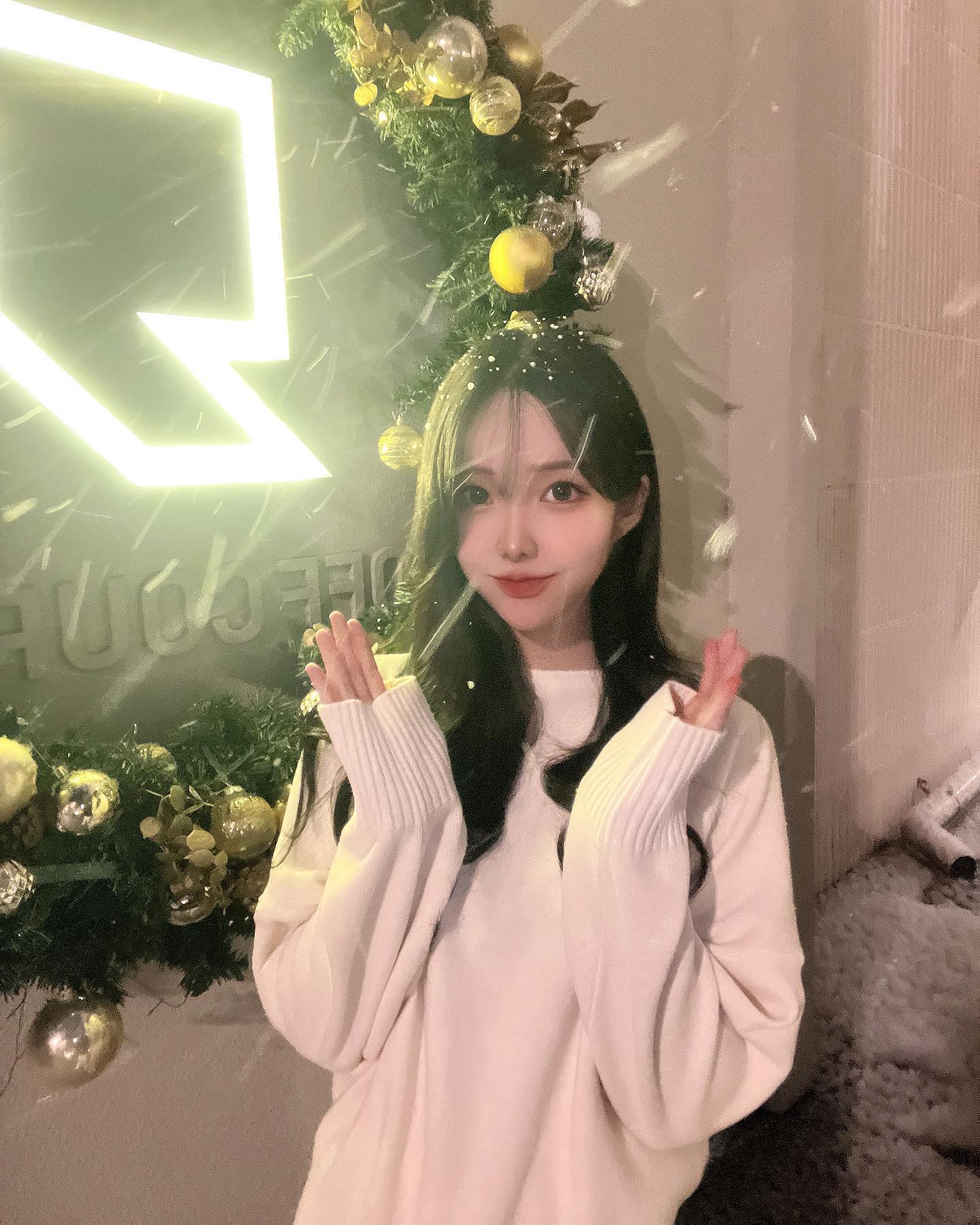 여러분 모두 설 연휴 재밌게 보내구 계시죵 ෆ˙ᵕ˙ෆ

요즘 버츄로 피부 관리 해주고 있는데
피부 좋다는 얘기를 많이 해주시더라구요

피부톤이랑 피부결이 정돈 되니 
화장도 잘 먹고 얼굴 라인까지 예뻐진,, ෆ
하루면 일상생활이 가능해서 좋은 것 같아요

아직 까지는 바람도 쌀쌀하고 추우니까 
다들 감기 조심하시구 남은 연휴도 잘 보내시길 바래용🙇🏻‍♀️
.
.
#버츄RF #리프팅 #탄력관리 #피부관리 #버츄아이 #버츄라인 #윤곽리프팅
