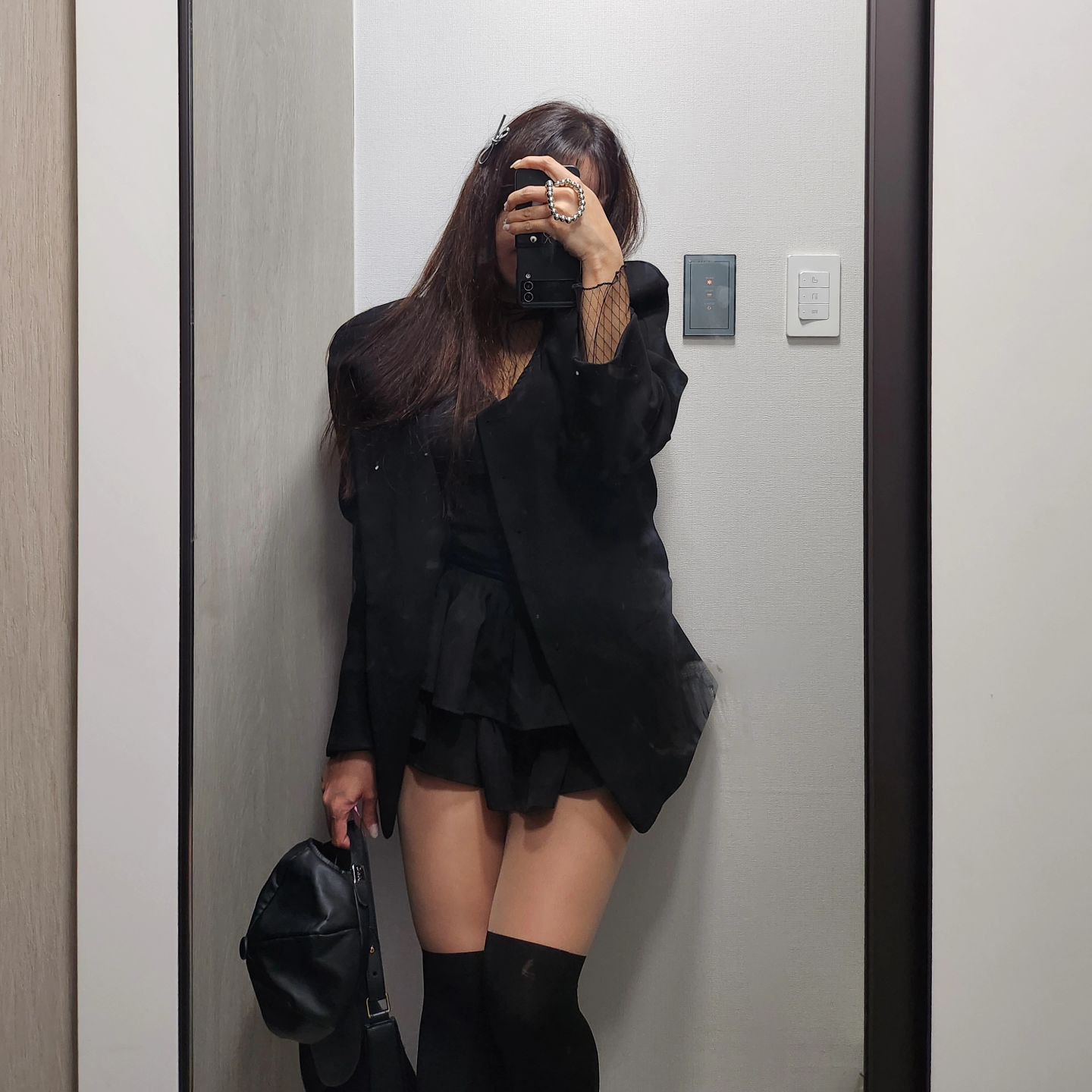 #긱시크 #geekgirl #geekchic 

긱시크인가 아닌가
안경까지 있어야 완성인뒤 👓🕶👓🕶
안경보다 썬그리가 어울리겟더 ...
어려운 mz패숀 🥲😋

#패션 #패션스타그램 #fashoin #블랙코디 #블랙패션