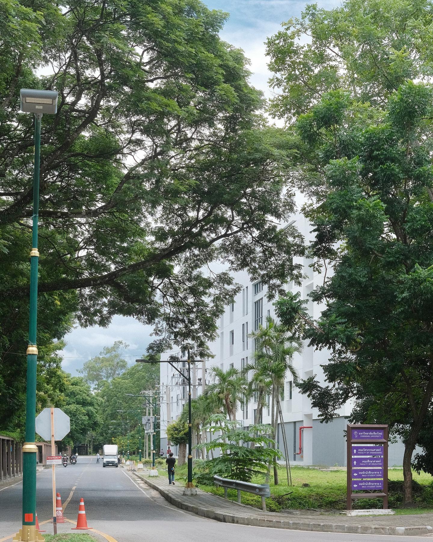 초록초록한 치앙마이대학교 🌱

#thailand #chiangmai #chiangmaitrip  #oldcity #nimmanhaemin #town #chiangmaiuniversity #bycicle #streetphotography #snap #cafe  #travelling #travel #travelblogger #travelgram #travelphoto #travelphotography #fujifilm #태국여행 #치앙마이여행 #스냅사진 #취미사진 #여행스타그램 #님만해민 #치앙마이카페 #치앙마이대학교