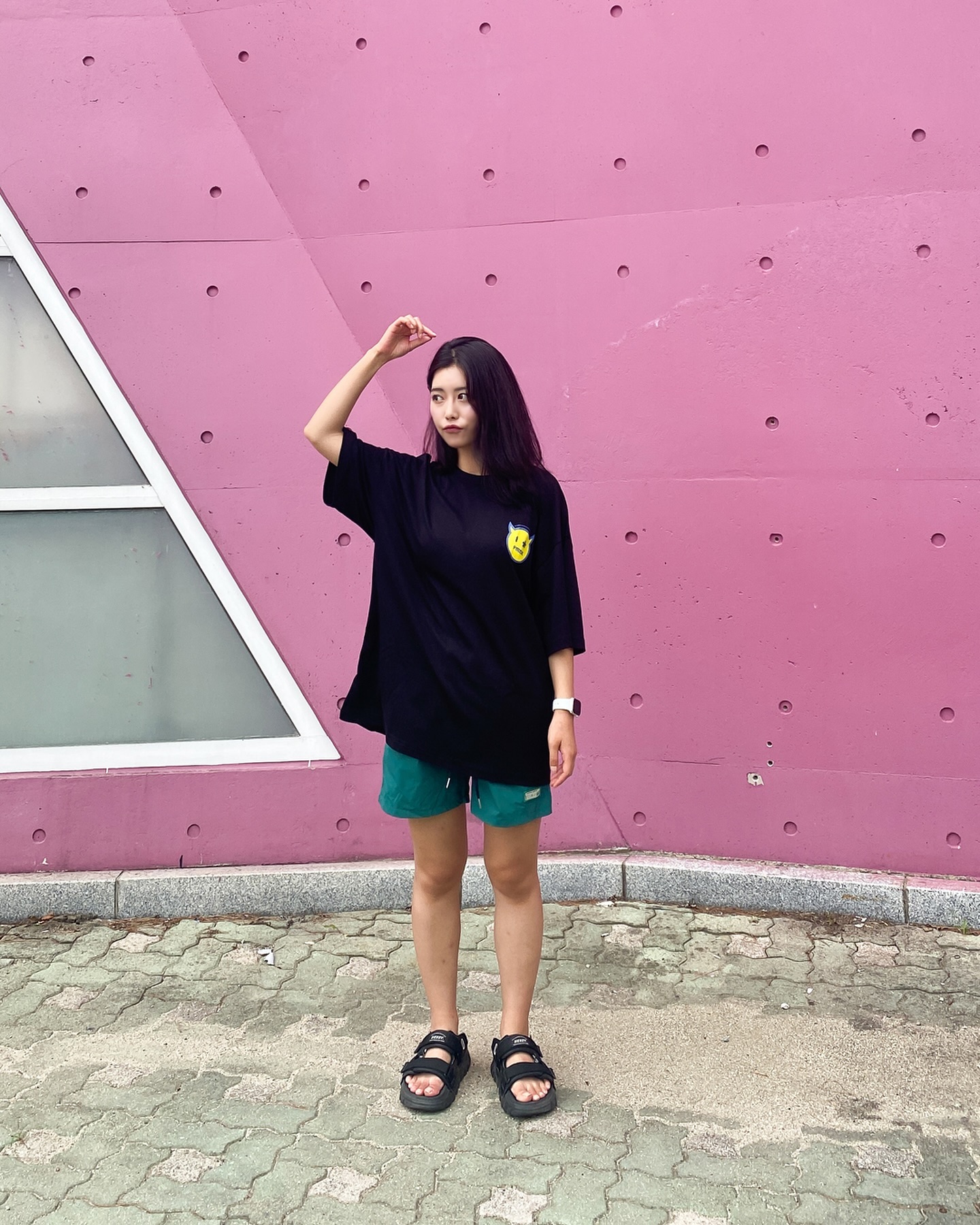 이제 진짜 장마 시작 될건가봐요..! 점점 습하고 꿉꿉한 날씨🌧️ 이런 날은 김치전 마구마구 생각나요ㅋㅋㅋ 전은 역시 바삭하게!! 편하게 휘뚤마뚤 입기 좋은 포인트 빅티셔츠 있으면 여름 장마철 레인부츠룩으로 입어도 귀여울듯😆💛😈 

xxboyshop #힙합스타일 #반팔티 #남자반팔 #스트릿패션