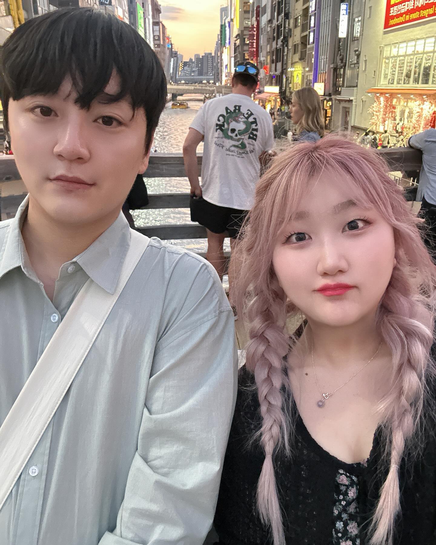 연애할 때도 같이 갔던 오사카! 결혼후에 또 왔다
사실 오사카 여행은 5-6번째쯤?이라 도쿄에 가고싶었지만
오빠가 워크샵에서 다녀온 라멘집이 너무너무 맛있어서 먹여주고싶다해서
온건데 정기휴일이어서 못 먹었다😩
조만간 다시 오기로👀
