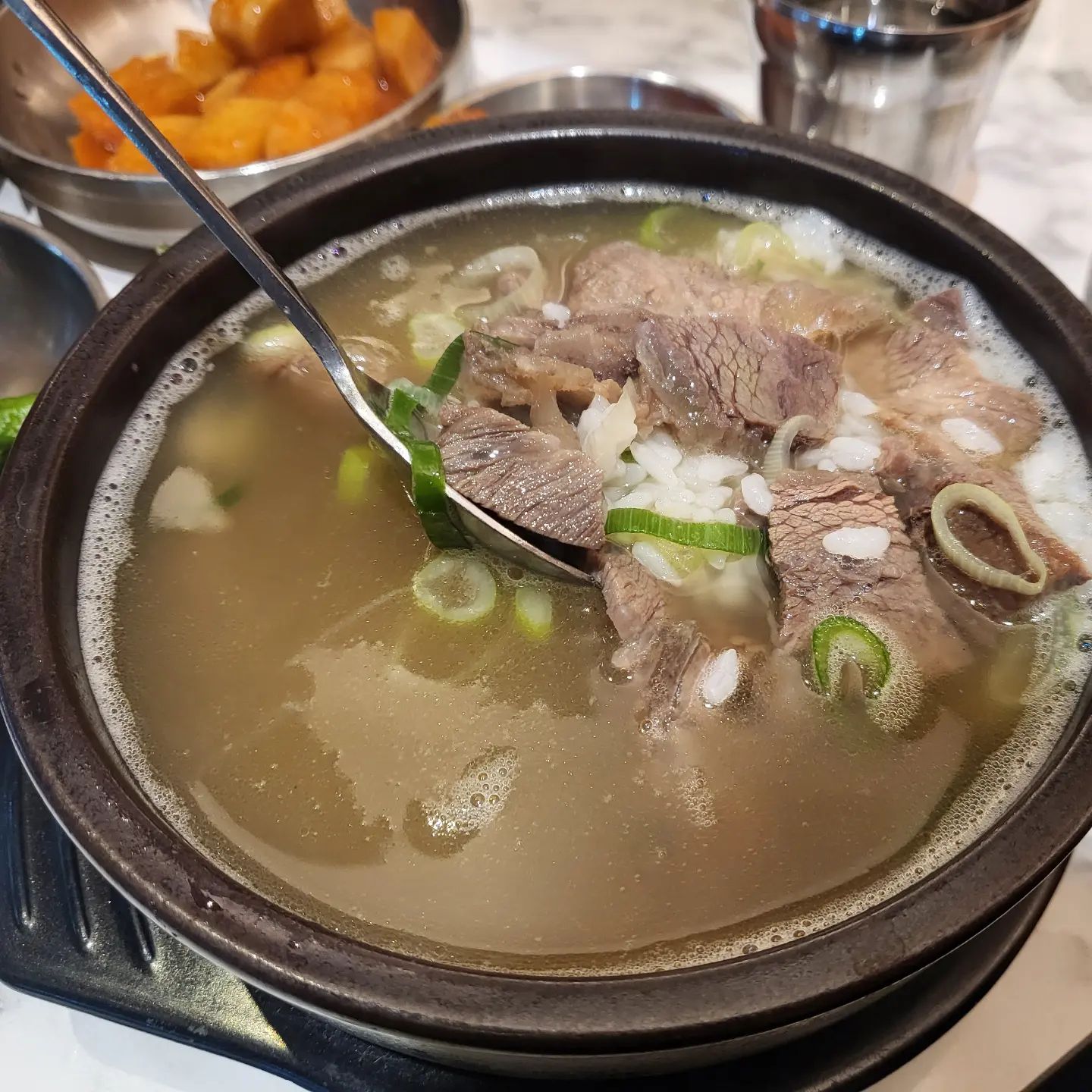 #협찬
☆ 이름: 우미관
☆ 위치: 조대 후문
☆ 가격: 곰탕 9,000
☆ 요약: 든든하게 먹기 좋은 곰탕 한그릇!
 소고기라 더 맛있다 ㅎㅎ

#광주맛집 #조대맛집 #조대후문 #우미관