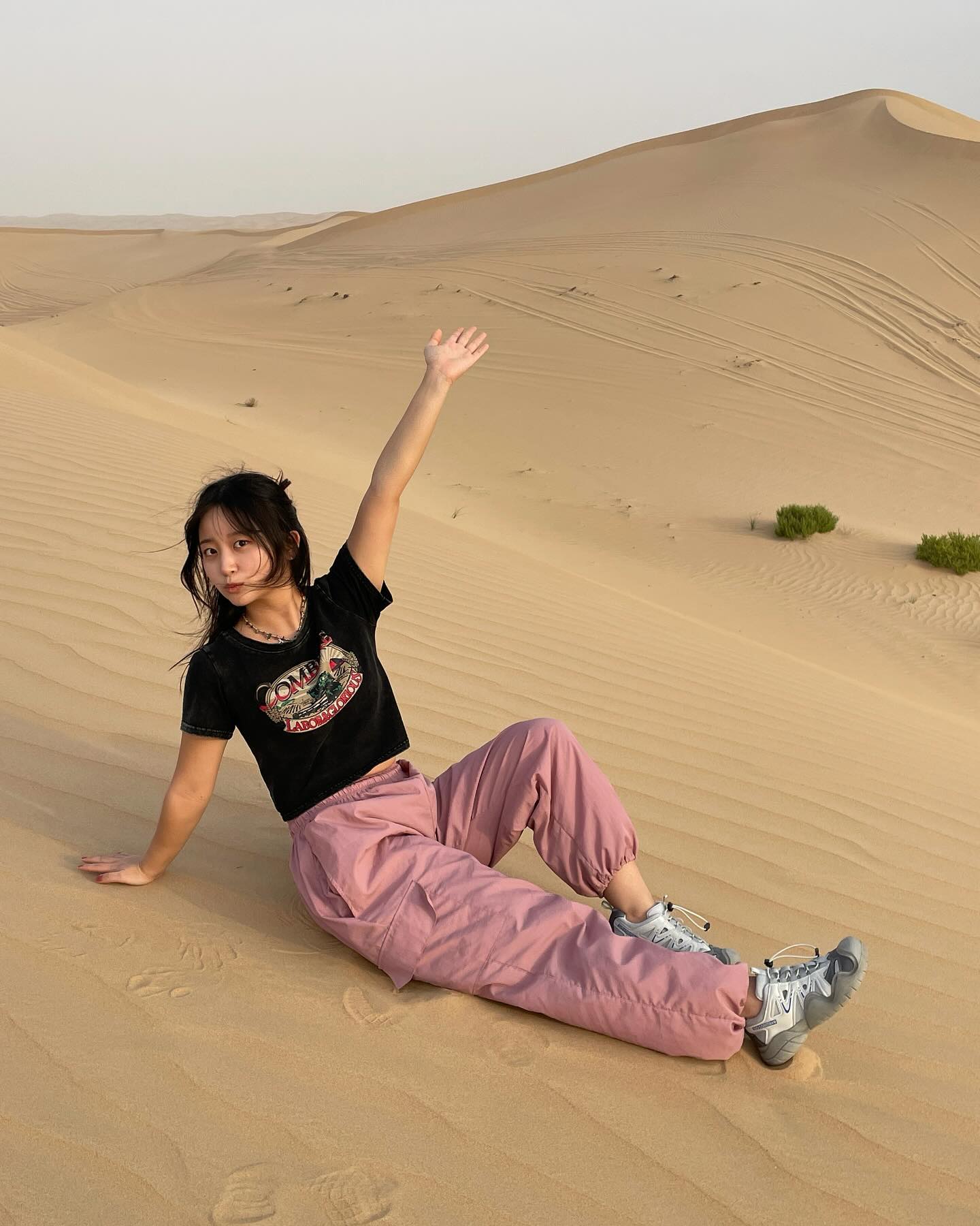 열장꽉꽉채운 사막일상 🏜️🧡
아직 릴스 한 발 남았다 #아부다비

#사막 #사막사파리 #아부다비여행
#오오티디 #여행코디 #여행지추천
#abudhabi🇦🇪 #desertsafari 
#koreanootd #koreanoutfit