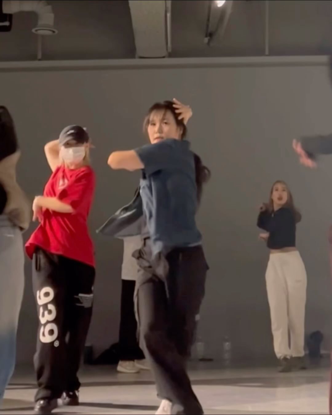 Long way 2 go x Fearless 

C yechanjin 
P 1milliondance 
S cassie le_sserafim 

-
벌써 일주일전!!
너무 배우고 싶었던 안무😖🫨👍
#yechanchoreography