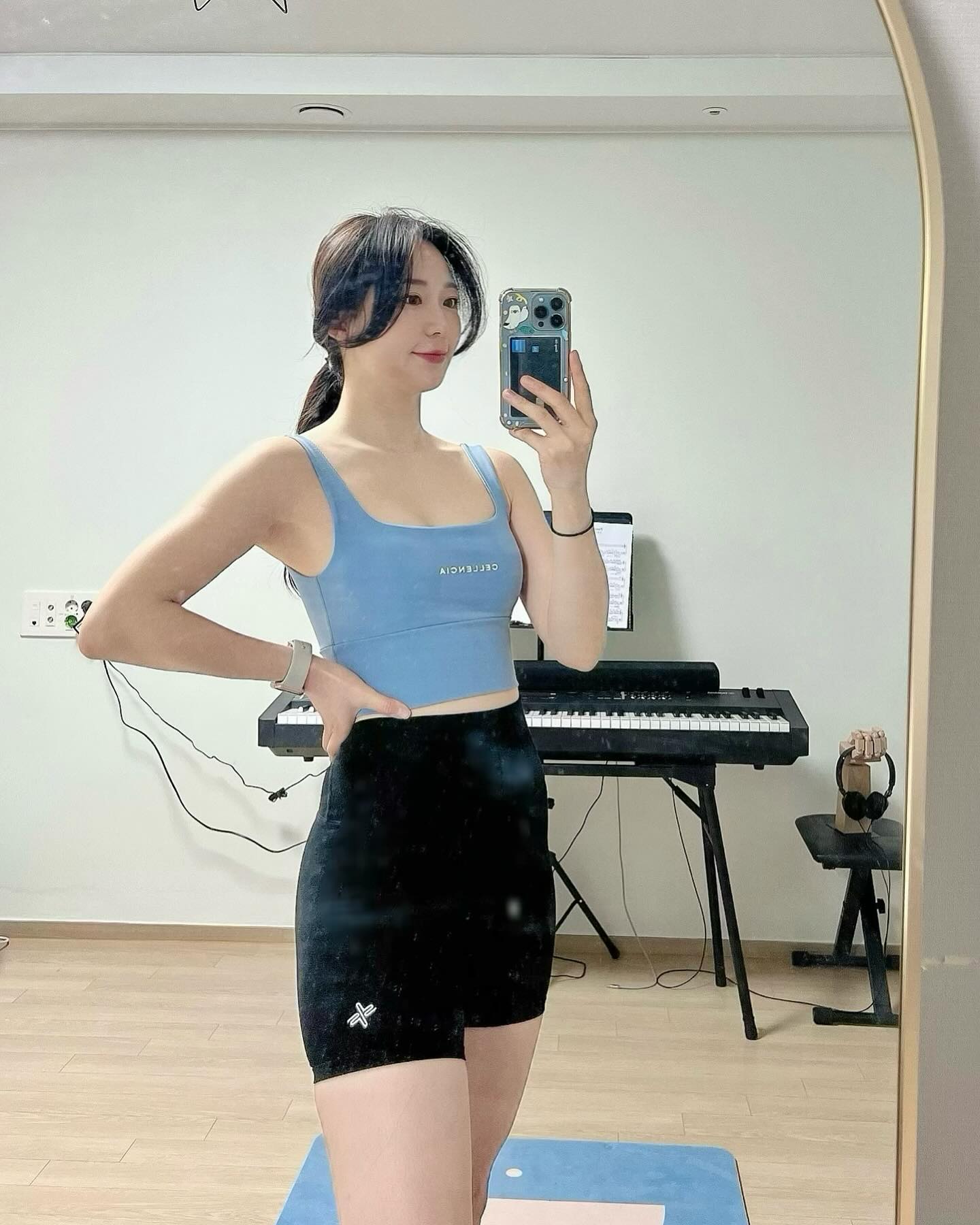 .
얼마만에 올리는 운동피드인지
운동복 입을 맛 안 나서 잘 안 입게 돼요....😂

포동포동해져서
운동복입고 5초만 지나도 배가 까꿍🫣🤗
ㅋㅋㅋㅋㅋㅋㅋㅋㅋ ㅋㅋ
살찐 운동복핏 적응 안되네...🥲

이번주 딱 일주일만 빡센 다이어트 화이팅🔥🔥🔥
