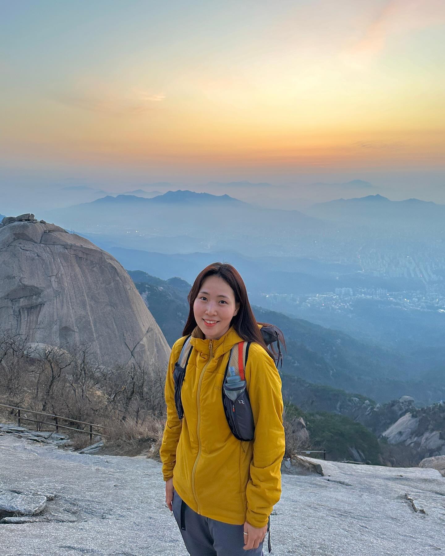 🌄 ⛰️

백운대 일츄리 보러간날 
Rab 젠에어는 요즘 날씨에 딱이야 😎
어쩌다보니 rab 옐로우 라인에 
젠에어도 추가 .... 😅
너무 잘 입고 다니고 있다!!!!! 👍🏽

일출이 기가 막혔던 하루!!!! 
북한산이 초록초록해지규 있다 
너무 좋아 😻😻