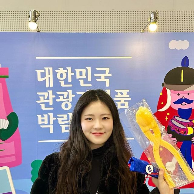 소희 on Instagram: "#광고 2023 대한민국 관람기념품 박람회가 열린 DDP에 다녀왔어요! 관광공모전 선정작을 볼 수 있는 기념품 공모전 수상작 테마관입니당 세계 대표 관광 기념품도 구경하고
