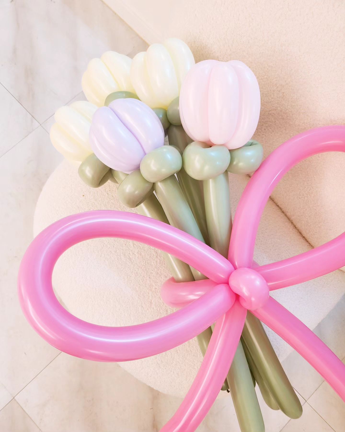 #소중한오늘작업실
⠀
기념일이 포인트로🎀
튤립요술꽃풍선🌷
⠀
튤립/데이지 선택가능합니다 :)
3송이부터 주문주세요♡
⠀
소중한오늘을 좀 더 특별하게,
⠀