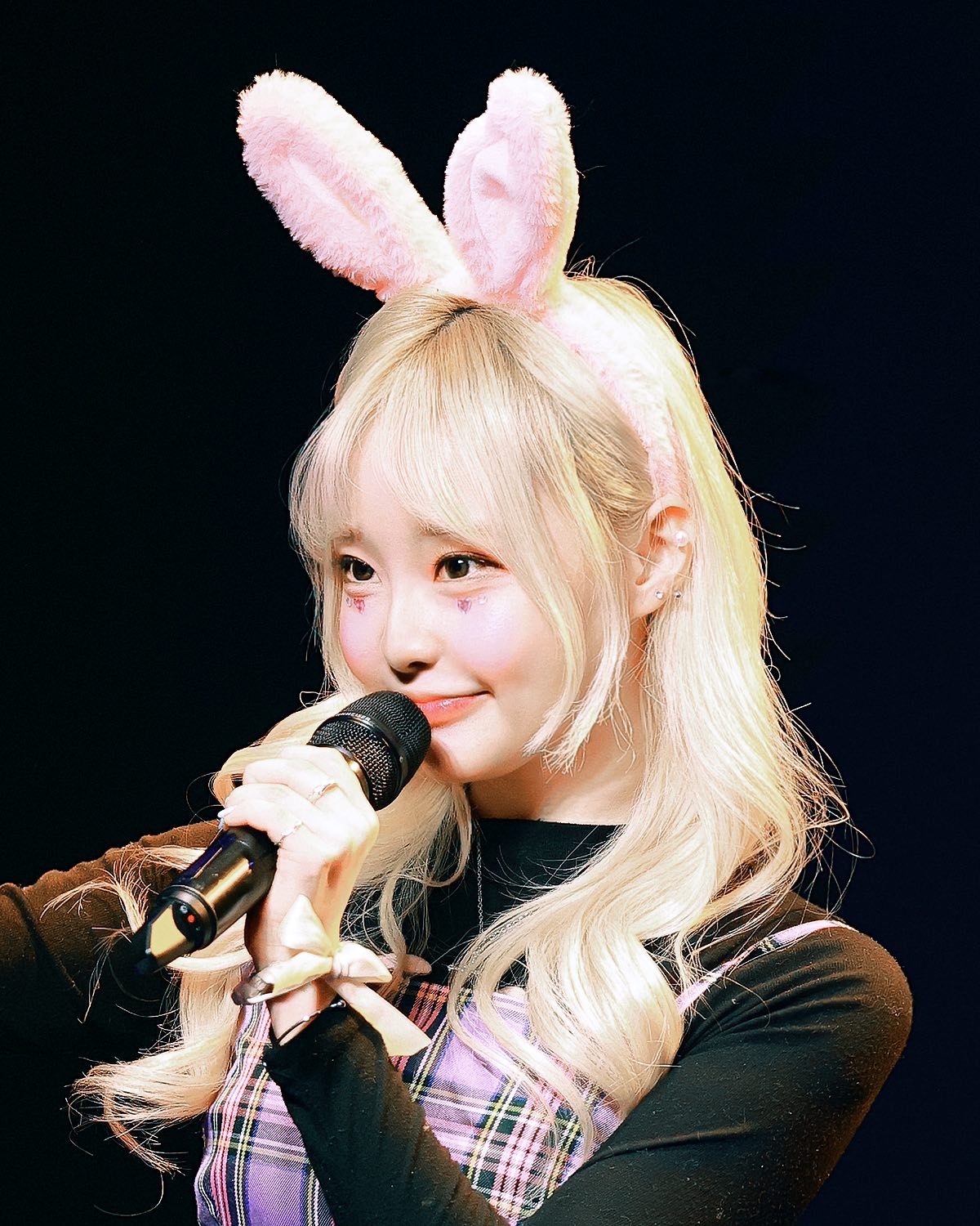 아이클링 콘서트🐰
제 버킷리스트 중 하나가 단독 콘서트 열기였어요
아이클링 피디님, 우리 멤버들, 팬 여러분들 등 도와주신 모든 분들 덕분에 버킷리스트를 이룰 수 있었어요!

열심히 준비했던 게 벌써 추억이 되는 거 같네용 ㅎㅎ

한땀 한땀 팬 여러분들 얼굴을 내 눈에
담고 싶어서 찬찬히 관객석을 살펴봤어용

즐거웠어요><
오래보쟈✨