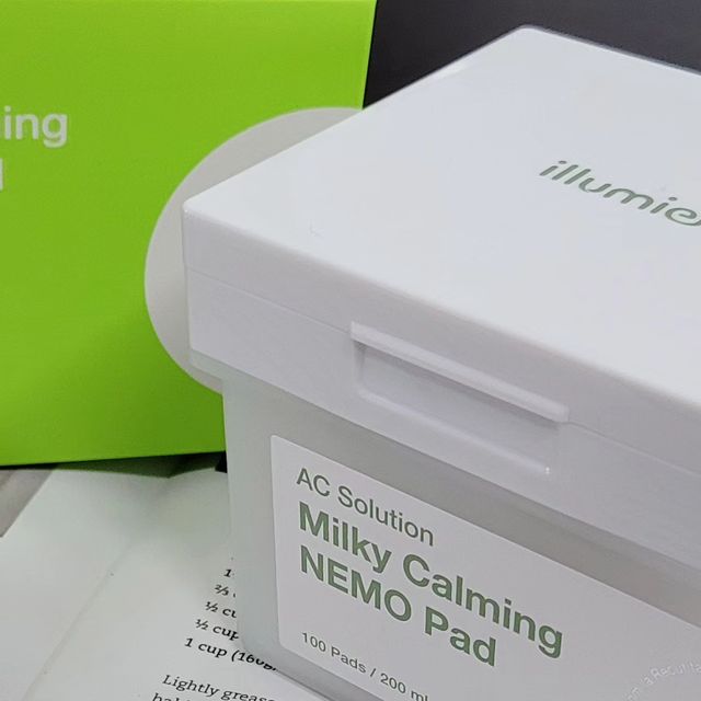  송송 on Instagram: "#광고

열자 마자 찐~한 우유빛 앰플 가득한 루미엘 밀키 카밍 네모패드예요.
피부결 정돈은 물론 피부진정, 영양앰플 듬뿍 패드랍니다.
저자극, 여드름성 피부사용 적합성 테스트, 열자극진정효과 테스트 완료한 제품이라 더욱 좋아요.
100매로 매일 아침저녁으로 사용해도 부담 없어요.

패드가 도톰하고 큼지막해서 저는 저녁에 팩 대용으로도 사용하는데 15분 정도 붙이고 떼면 촉촉함이 굳!

#토너패드추천 #일루미엘 #약산성패드 #진정패드 #네모패드 #코덕 #뷰스타그램 #데일리"