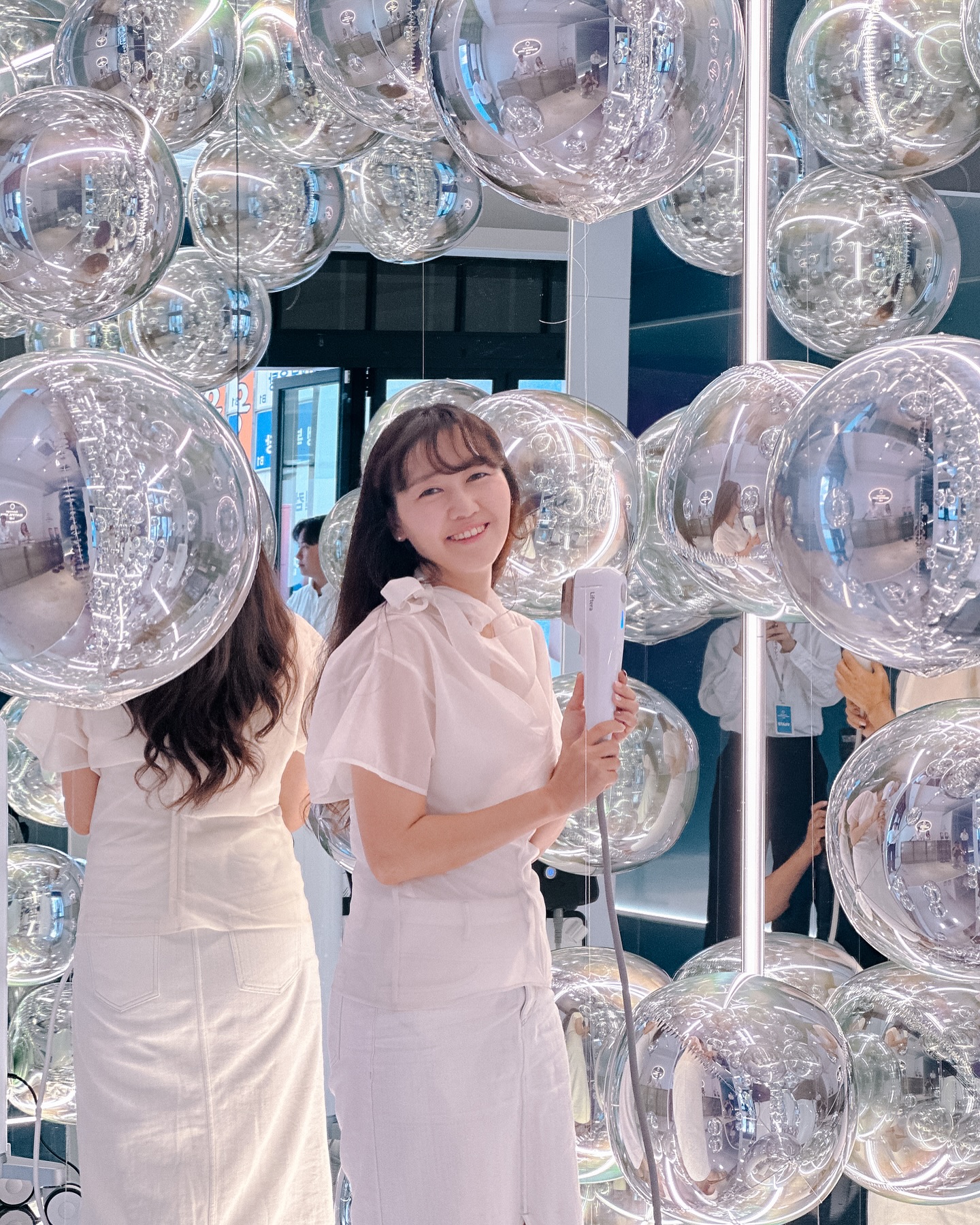 Asterasys Beautiful Aging Lab✨

사실 최근 늘어나는 주름 그리고 피부노화까지
고민이 이만저만 아니였는데😭🥹
아스테라시스 성수 팝업에서 체험을 하면서
피부관리의 중요성을 느끼고 올 수 있었돈 시간🤍

✔️아르테라시스 성수 팝업스토어
서울 성동구 연무장7길 16
9월 27일 부터 10월 6일까지 운영
운영시간 주중 13 :00 - 20 :00