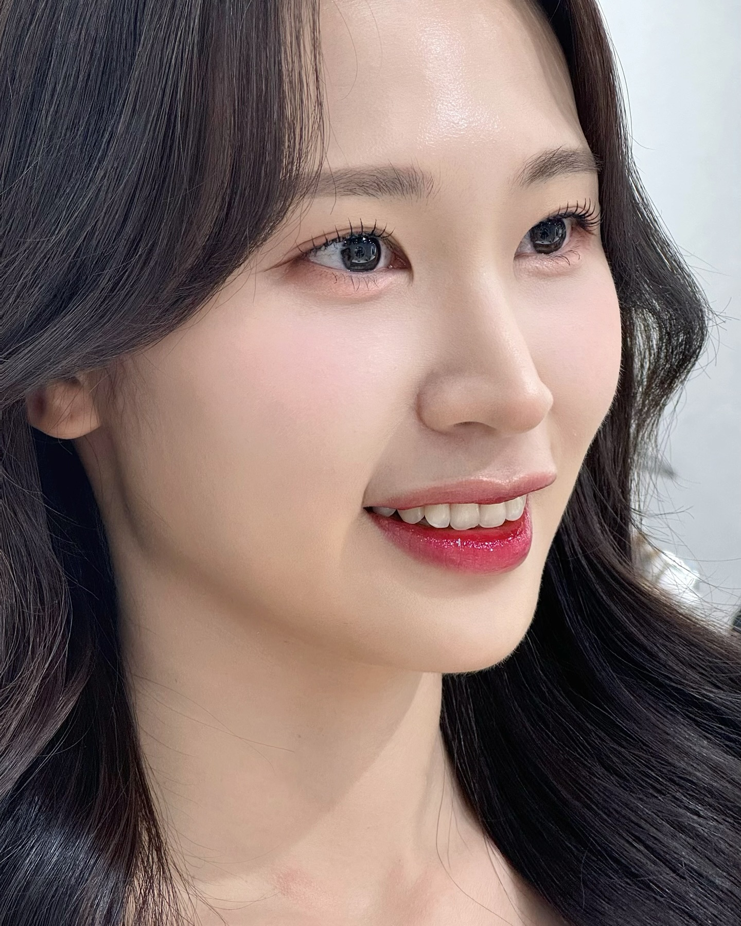 𝐻𝒶𝓃𝓃𝒶 𝓈𝓉𝓎𝓁𝑒_

신부님들께서 좋아하시는 
촬영용 맑고 깨끗한 메이크업 🫶🏻

촬영용이라 실제로 봤을때 진할수 있어요 !
—————————————————————————————————

⠀⠀⠀⠀⠀⠀⠀⠀⠀⠀⠀⠀⠀⠀⠀⠀⠀
1:1 프라이빗 메이크업샵 | 단독룸 | 꼼꼼진행 | 속눈썹장인 | 디테일메이크업
⠀⠀⠀⠀⠀⠀⠀⠀⠀⠀⠀⠀⠀⠀⠀⠀⠀
⠀⠀⠀⠀⠀⠀⠀⠀⠀⠀⠀⠀⠀⠀⠀⠀⠀

🏷️ 메이크업 문의는 Dm 또는 오픈카카오톡 
⠀⠀⠀⠀⠀⠀⠀⠀⠀⠀⠀⠀⠀⠀⠀⠀⠀
⠀⠀⠀⠀⠀⠀⠀⠀⠀⠀⠀⠀⠀⠀⠀⠀⠀
#메이크업샵 
#청담메이크업 
#히엘메이크업 
#웨딩메이크업
#히엘