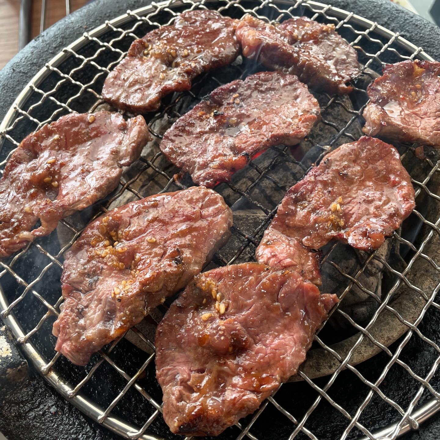 #동촌유원지맛집 #고기집 #화로구이 #분위기좋은곳 #동촌유원지고기집 

칠복🥩

매일 12:00 ~ 14:00
점심특선 1.5만원 
맥주 0.5만원 

점심특선으로 저렴한 와규를 맛볼수 있는 곳 ! 
와규가 맛있고 점심특선에는 맥주도 저렴해서 낮술하기도 좋아요 
내부 분위기도 좋아서 데이트 장소로도 강추