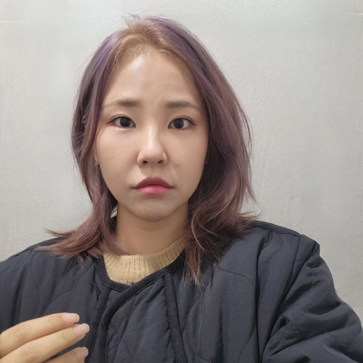 탈색2  보색1  염색1  다섯시간의 결과물입니다만..
염색시 두피가 너무아파 바로 씻어내는 바람에 
뚜껑이 생겨서 오늘 염색 다시할예정...

(뺑덕)

#허쉬컷 #에쉬바이올렛 #에쉬청보라 #탈색2번