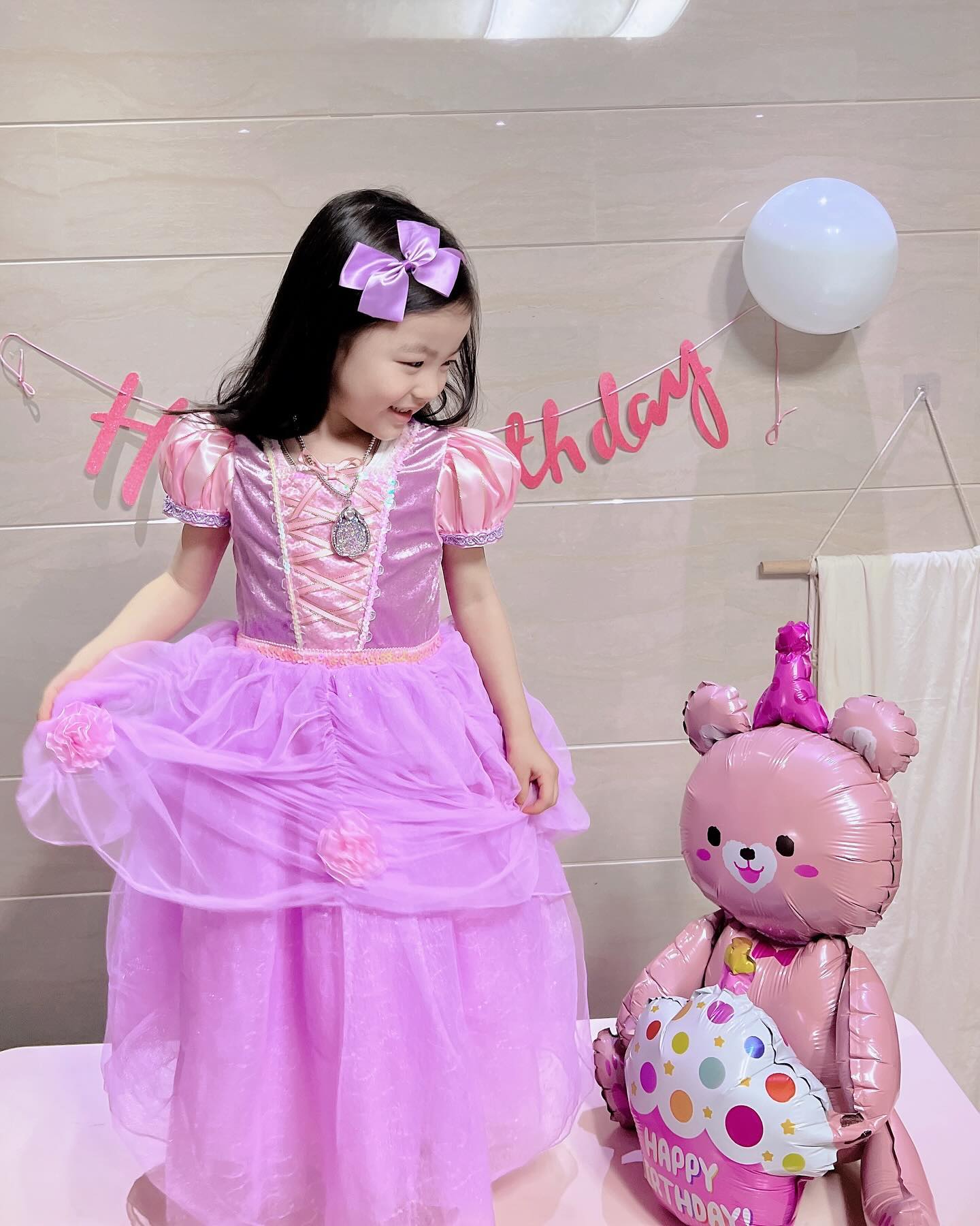 채린아 생일축하해 💜
드레스 선물과 딸기케이크가 먹고싶다는딸 ! !👸🏻