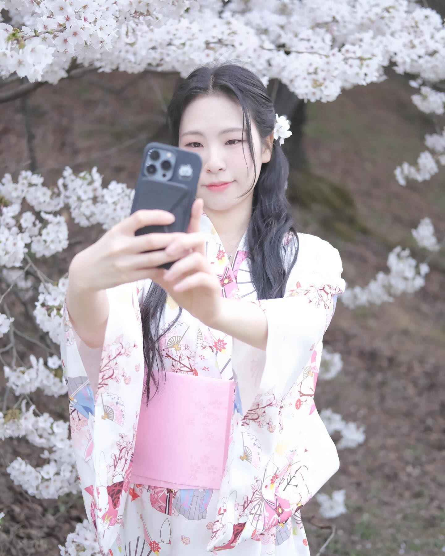 비하인드컷이랄까..🫧

#벚꽃엔딩 #벚꽃 #벚꽃스냅 #벚꽃촬영 #기모노 #유카타 #스냅 #스냅사진 #스냅촬영