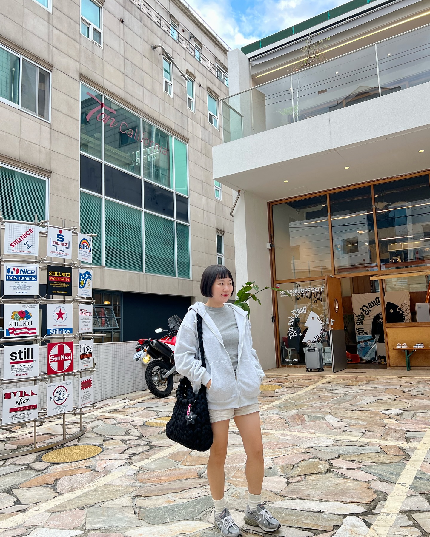 #일상
-
어느 날의 이모저모고모
오랜만에 쇼핑도 하고
구름 너머 노을도 보고
제철 생새우 배부르게 먹고
드디어 만난 소중한 인연들과
가고 싶었던 곳도 드디어 가고
막차까지 맛있는 거 가득가득💙
하지만 난 다이어트 중인 이슈에 관하여...

-
-
#주말 #주말일상 #가로수길데이트 #한남동맛집