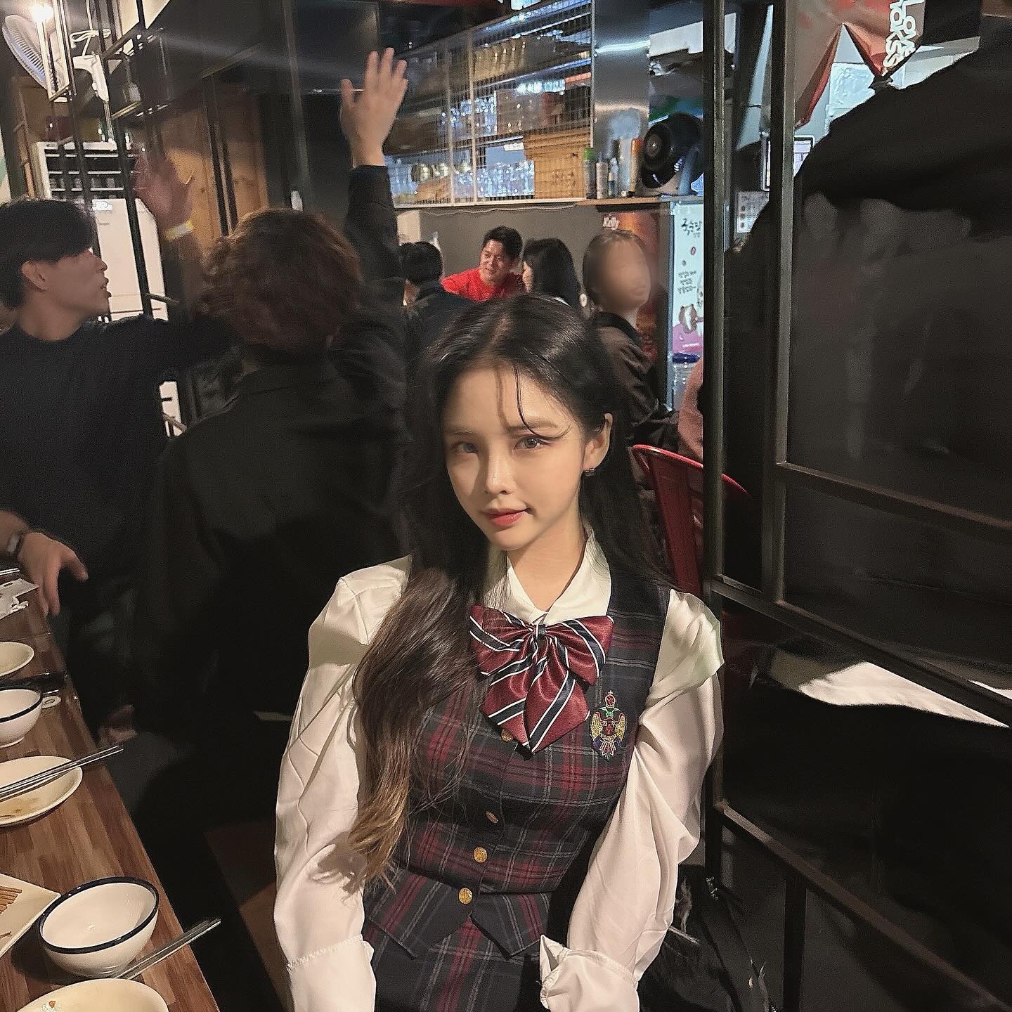 덕분에 7?8년 만에 입어보는 예고 교복
어때 고등학생같ㄴㅏ!