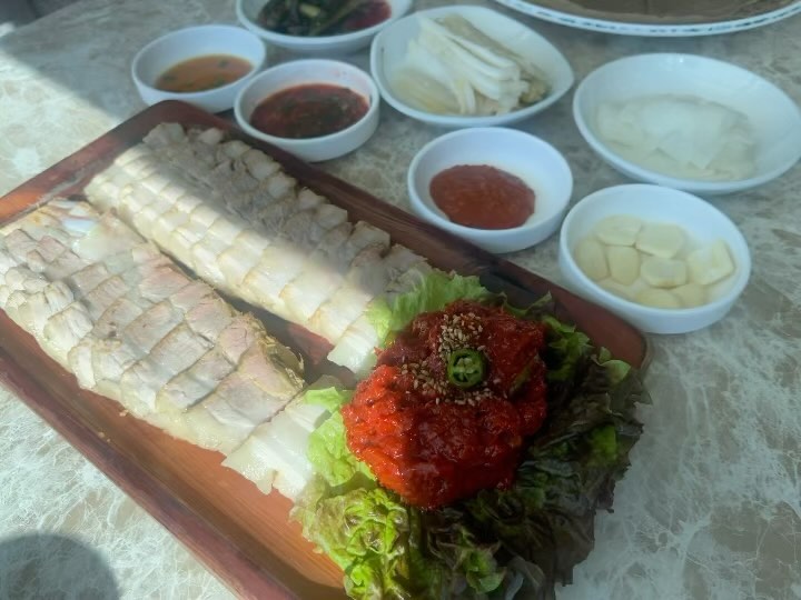 🐷

#부장님 #생신축하드려요 
#동해막국수