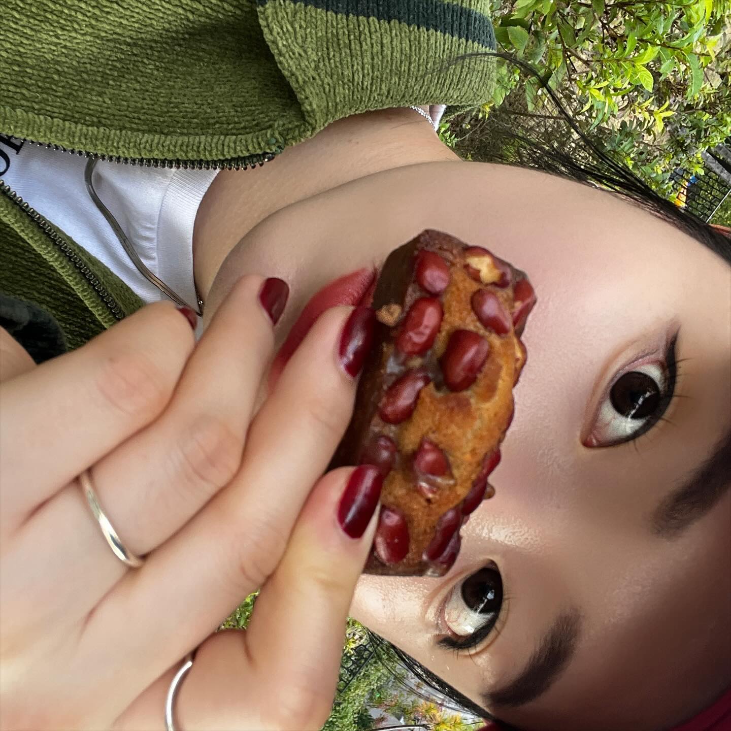 역대급 #대구휘낭시에맛집 을 알아버렸다...✨
lalala3coffee #라라라커피 
얘두라 나 디저트 댕좋아해서 웬만한 디저트들 먹어봤는데
땅콩 들어간 휘낭시에 먹어봤뉘..?
진짜 댕댕댕댕맛있다-
견과류 좋아하는 사람이라면 진짜 강추야
딸기우유 휘낭시에도 최애됨ㅠㅜ
돼지라서 돼지바 휘낭시에도 좋아함ㅜㅜ
사장님이 손수 정성 담아 직접 만드셔서 그런지 더 마이쯤🩷
카페투어 다니면서 디저트 많이 먹었었는데도
#라라라커피 에 이렇게 맛있는 휘낭시에가 있었댜니....행복하댜..
넘 맛있어서 주접 좀 떨어봤다.
그니까 다덜 대구 논누와라. 나랑 휘낭시에 먹으러.

📍라라라커피
대구 중구 남산동 3030

#대구 #대구카페 #대구카페추천 #대구카페투어 #대구디저트카페 #대구휘낭시에 #대구휘낭시에맛집 #남산동카페 #남산동커피 #라라라커피 #협찬 #리뷰노트