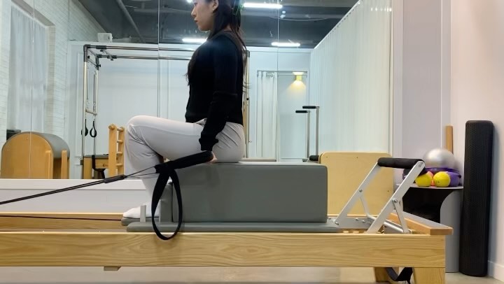 회원님들 수업후 개인운동 살짝
리포머 박스 시퀀스 
코어 조금 잡아주고 시원하게 
Long box - Breast stroke