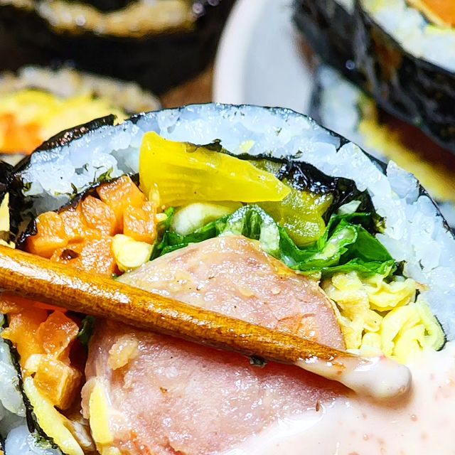 ▪︎고빵누나🍴강서맛집•서울맛집•수도권맛집•한국맛집 on Instagram: "#광고 @김밥 베이스를 선택할수있는곳이 있다고? 김밥 베이스를 백미가 아닌!! 현미/지단/메밀소바/포두부로도 변