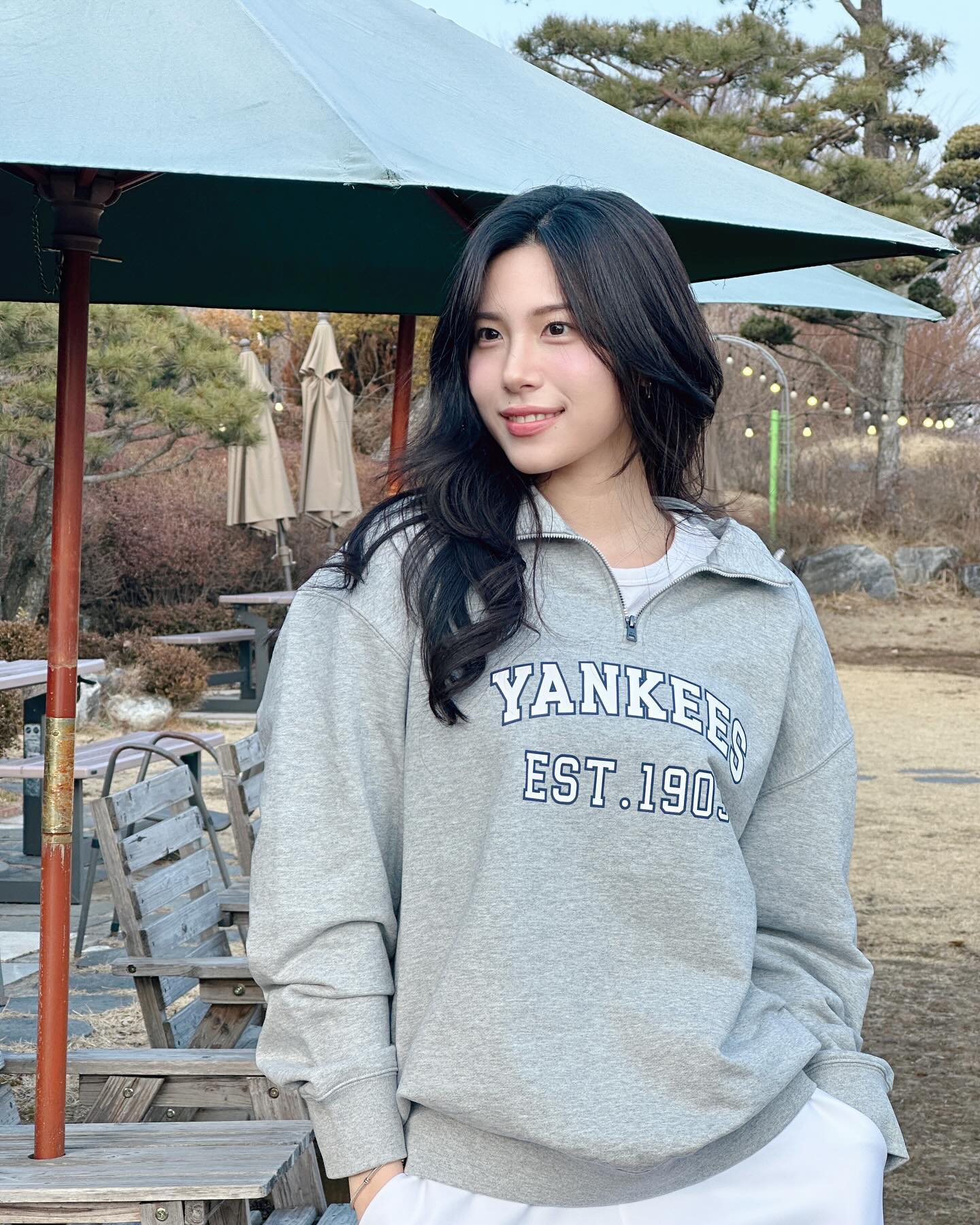 #협찬 

날씨 너무 좋았던 날 ✨

반집업 맨투맨만 입어도 따숩 🥰

#mlbkorea #mlbcrew #mlb바시티 #mlb맨투맨 #맨투맨코디 #맨투맨추천 #오버핏맨투맨 #볼캡코디