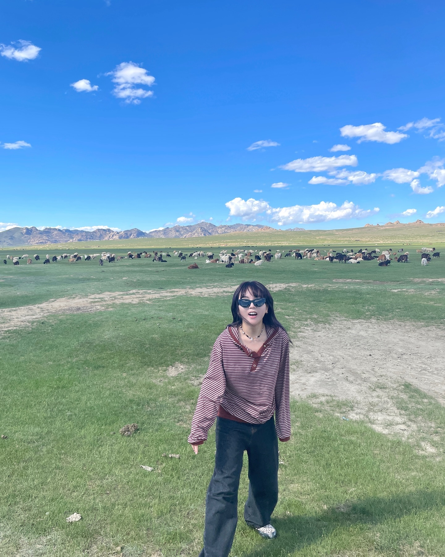 여행이 주는 힘 !

은 거대하다 🐫 

#🇲🇳 #몽골 #mongolia #울란바토르 #ulaanbaatar #사막 #청춘 #낭만