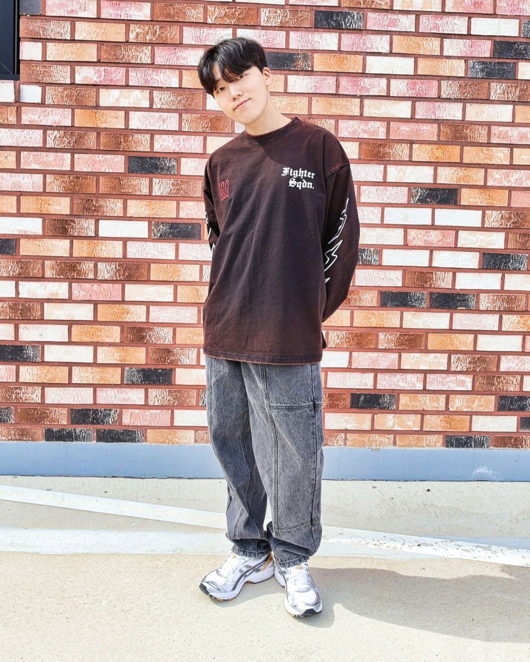 #협찬

가성비있는 롱슬리브 제품 찾으신다면
이 아이템 꼭 한번 입어보셨으면 좋겠어요!

가성비 스트릿 브랜드로 많이 알려져있는
아웃스탠딩의 롱슬리브 긴팔티인데요👍

착용감도 정말 편한데 디자인이 너무
괜찮게 잘 나와서 빈티지한 느낌을
좋아하신다면 강추드리고싶은 제품입니다.

아트웍이 정말 예쁘게 잘 나왔으니 지금
할인 기간에 얻어가시면 좋을 것 같습니다.

그럼 모두 예쁜 코디 만들어보시길 바래요 :)

#아웃스탠딩 #롱슬리브 #긴팔티 #남자긴팔티코디 #남자롱슬리브 #남자롱슬리브코디 #스트릿브랜드 #가성비옷