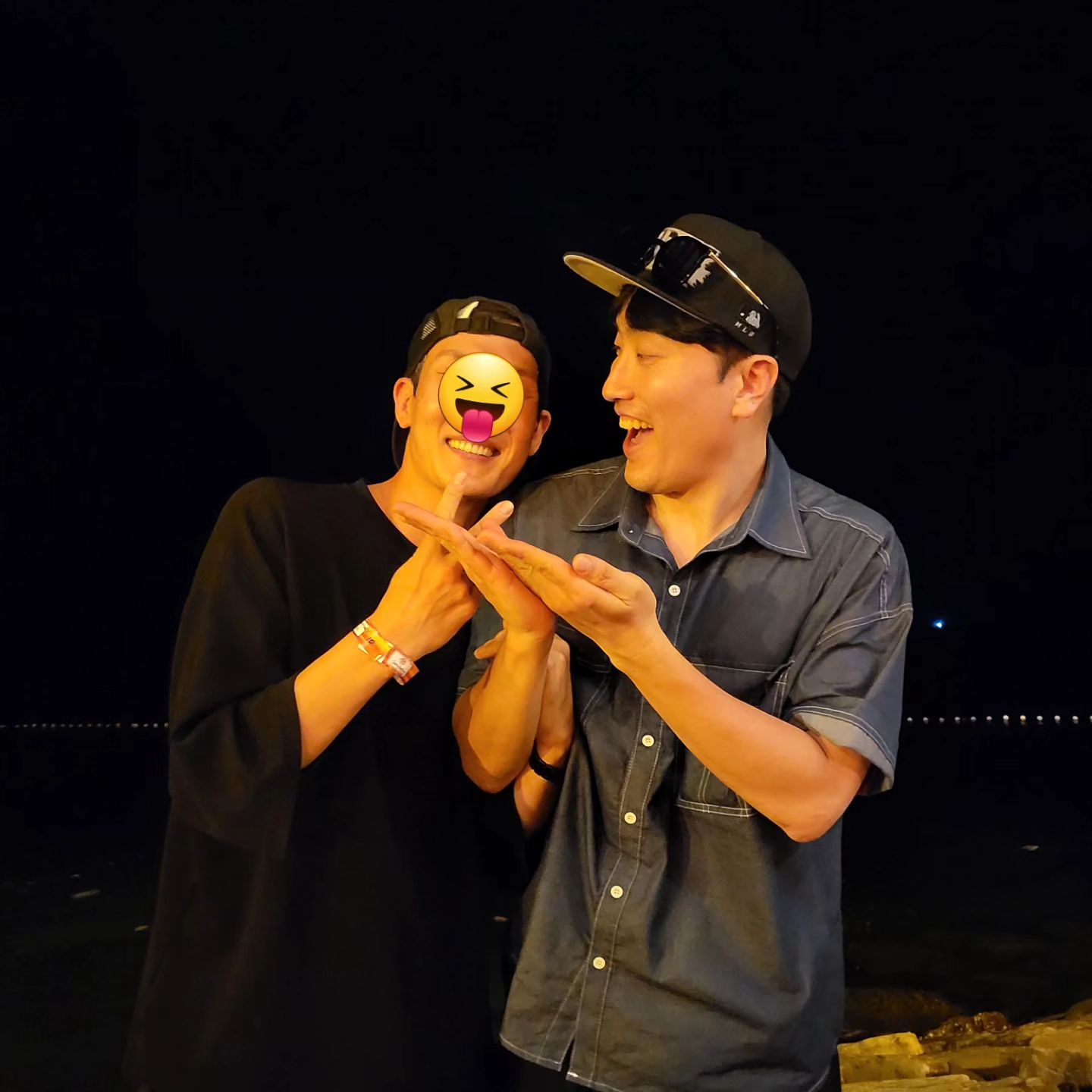 이번 여행 마지막 코스에서 연예인봄ㅋㅋ 
불쇼도 신났지만 오랜만의 클럽노래에 심장바운스바운스 
개그맨 황영진님도 만나고ㅎ 잊지모태 🤩

#잭슨황목격
#수트라하버디너쇼 
#수트라하버선셋디너쇼