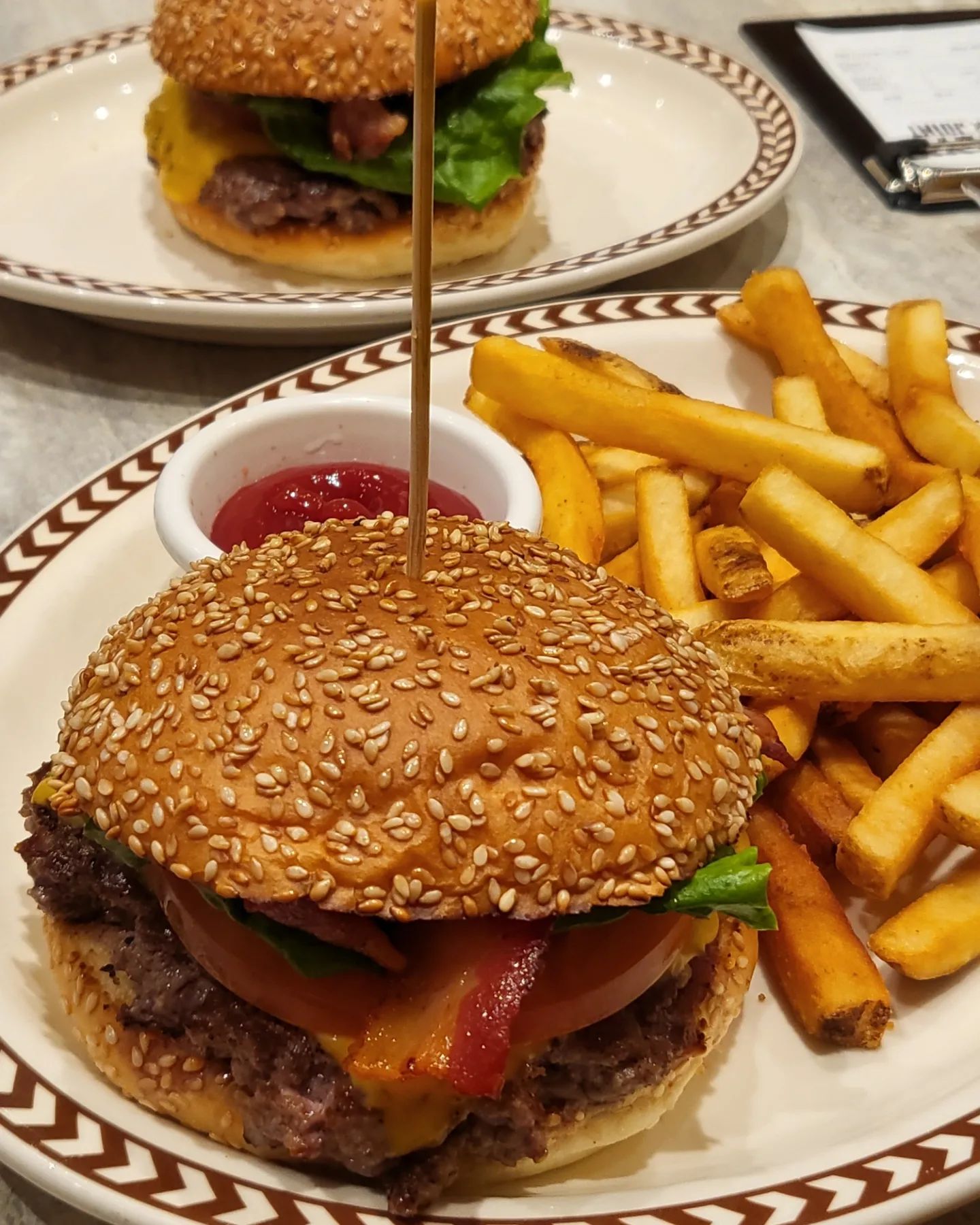 소고기패티가 맛있는 수제버거!<브루클린더버거조인트>🍔
롯데월드점이라 쇼핑 후 출출할때 먹으면 더 꿀맛!!🫢
.
.
.
.
#잠실 #잠실맛집 #롯데월드몰 #수제버거 #버거 #브루클린더버거조인트 #🍔