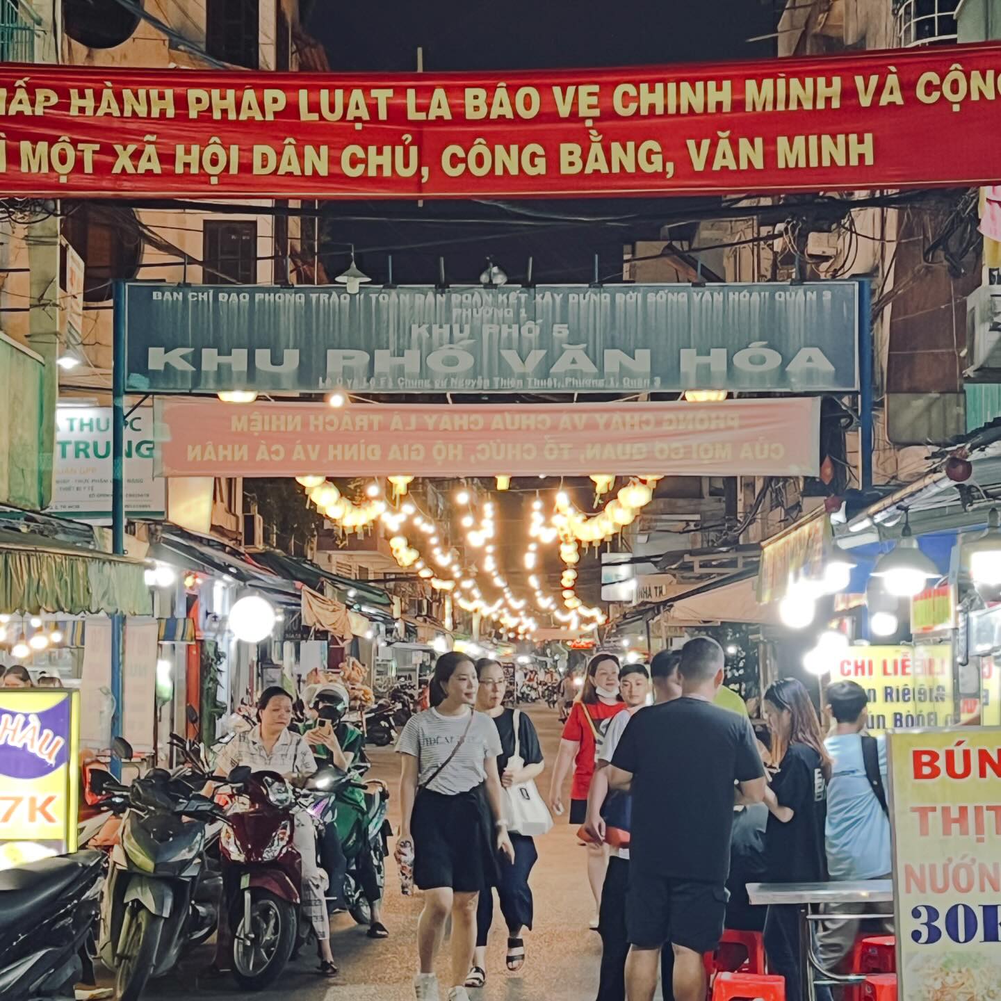 Local Night Market
.
.
#xinchao #hothiky