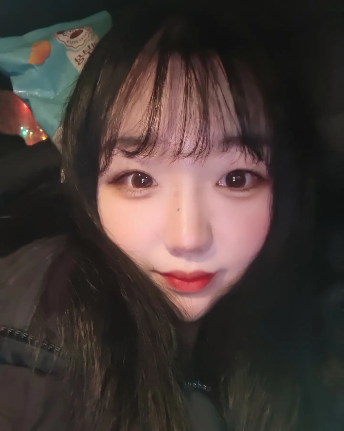 주머니가 없을땐 모자에 쏙 -