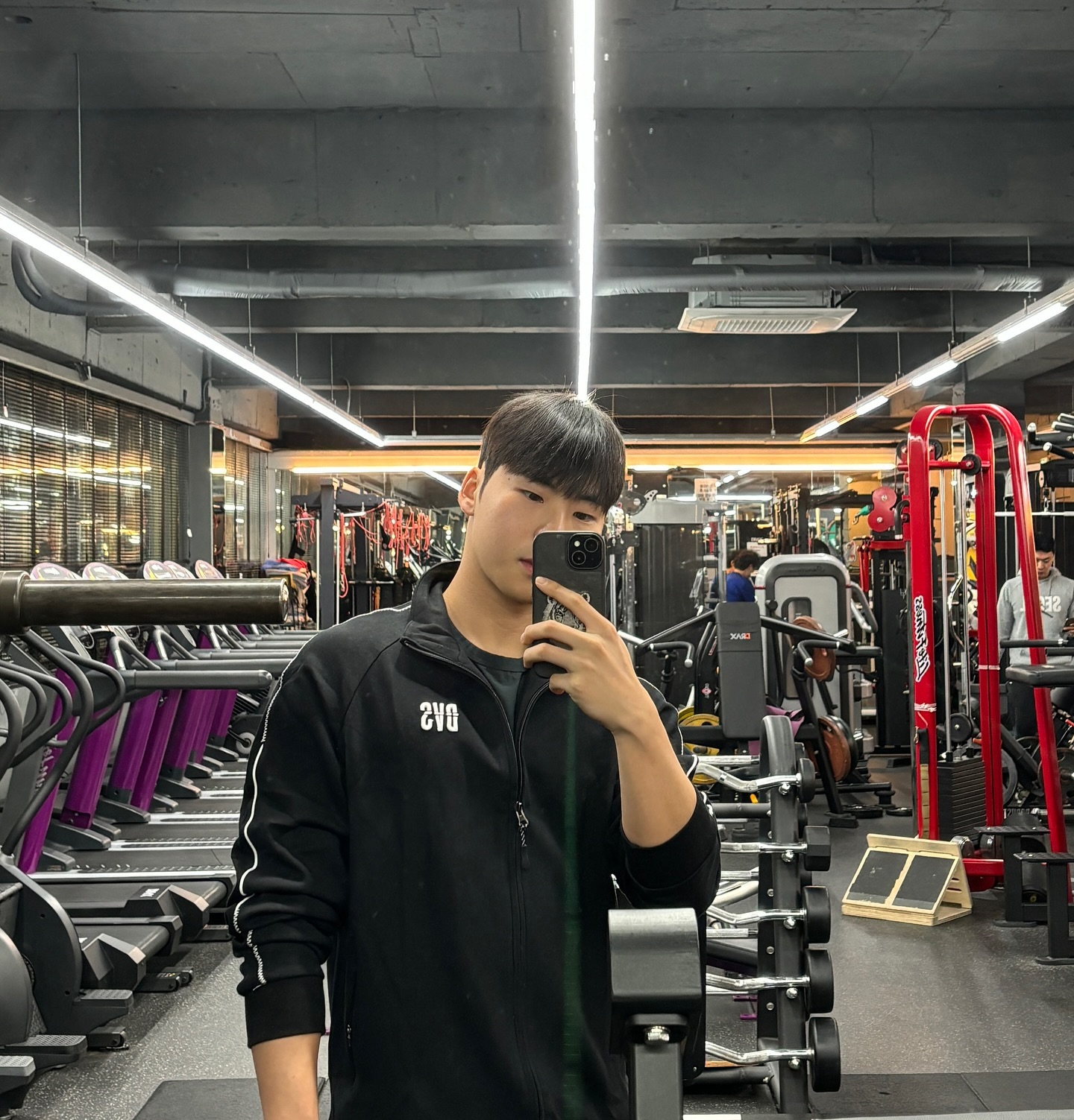 행복 주머니가 합법적으로 커지는 계절..❄️

공복 몸무게 67kg
살이 포동 오른 겨울 쿼카 근황입니다🐱
.
.
#짐웨어 - divingspot_korea 
다이빙스팟에서 이번에 보내주신 운동복 중에 원픽!

#다이빙스팟 - 1990트레이 집업 자켓: BLACK 👕
.
.
요즘 감기 많이 걸리시던데 모두 감기 조심하세요! 🫡

#스포츠모델 #비시즌 #운동복추천 #다이빙스팟엠버서더
