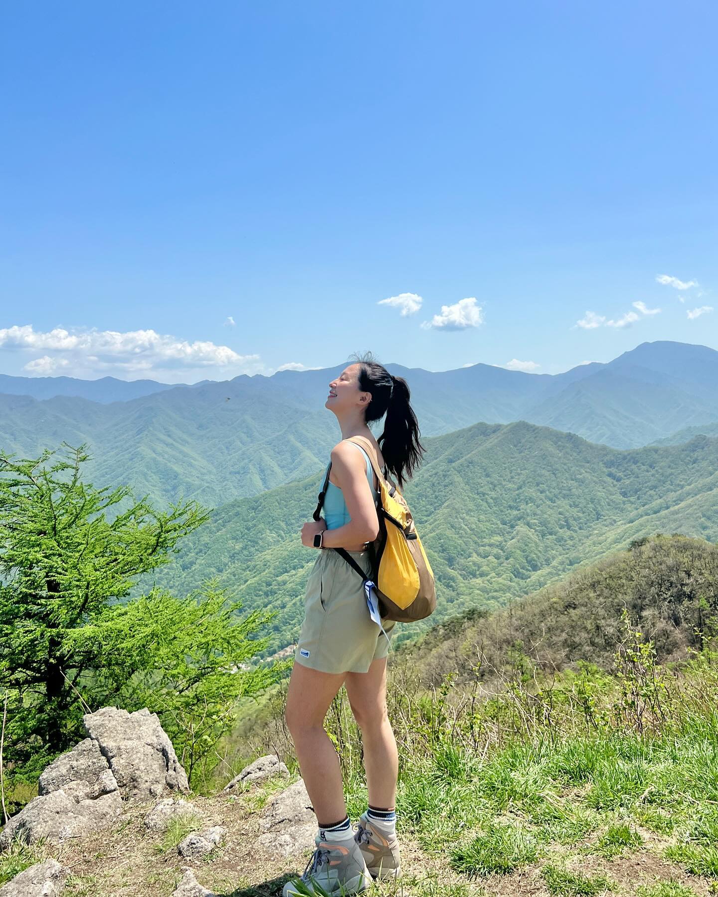 .
나의 첫 페플🚌⛰️
왕 편한 버스타고 꿀잠자면서 지리산가기!!
여행가는 기분으로 편하게 갈 수 있어서 넘 좋았다💚
+하산맥주까지 가능🍻😉

기대한 철쭉도 없었고🥲
올라가는 길이 산길이 아니라 백년천년만년 오르막길이라 
넘 힘들었지만....🥲

그래도 중간에 아이스크림 사먹을때랑정상에서만큼은 기분최고🥰👍🧡💚

⛰: 지리산바래봉🏔️ 11:30-15:30분
🚗: 페플버스
🏃🏻‍♀️ :지리산 허브밸리주차장-바래봉
🕰️: 등산 2시간/ 하산1시간 반
🌡️: 영상 27-30도
👚: 브라탑+반팔운동복+얇은 바막/반바지 / 바막무쓸모🤗 올라가면서 더워서 반팔도 벗고 정상에서 밥먹다가 다시 입음
🔸: 올라가는 길에 해물파전 사가면 꿀맛❣️