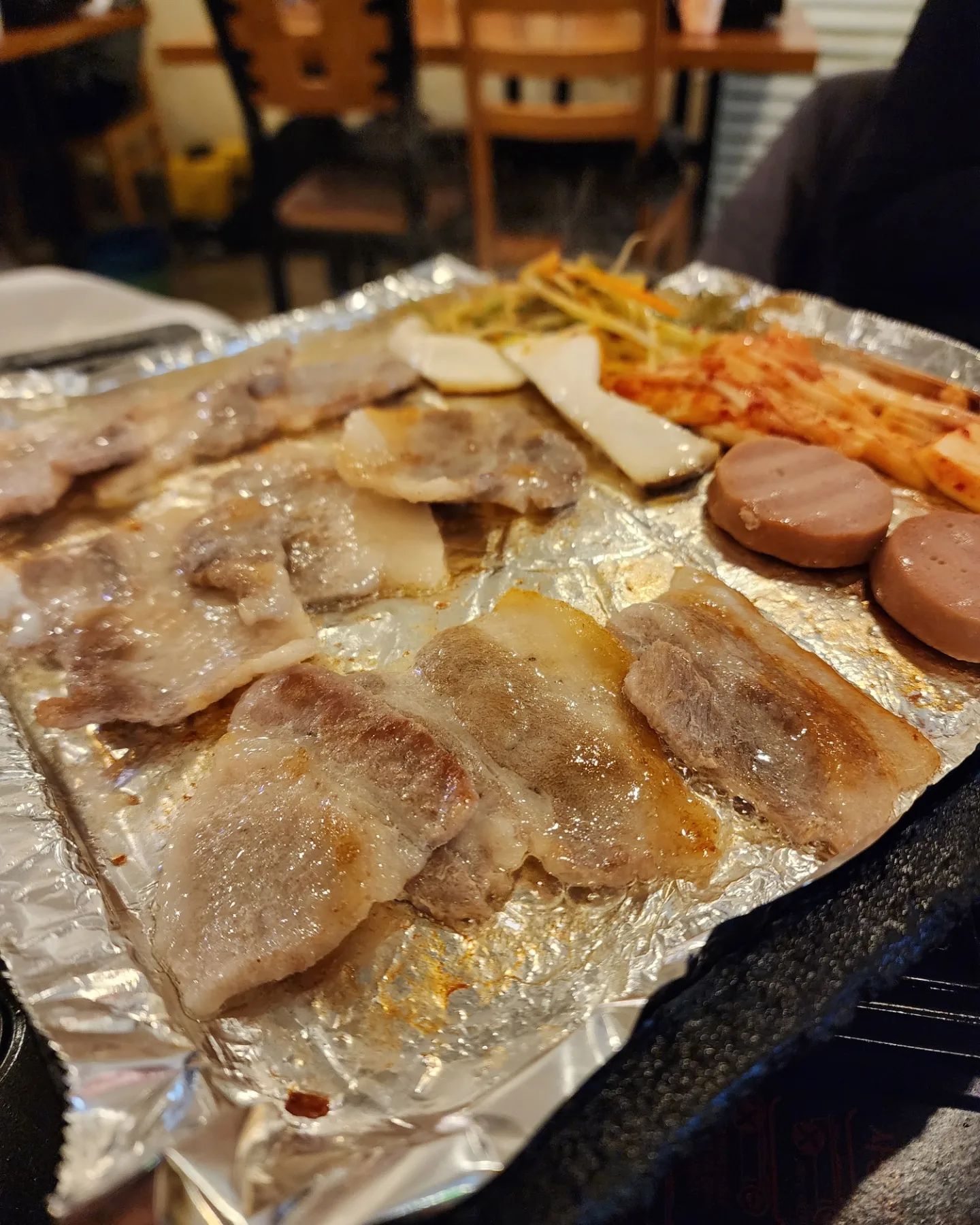 #협찬 #신천집 #잠실새내냉삼

쭉쭉 들어가는 냉삼!
야들야들 고소하니 너무 맛있다~
인당 3인분은 먹어야 제대로지~
볶음밥이랑 계란찜은 필수!!

레트로 분위기 #잠실새내신천집

#잠샐새내역냉삼 #잠실새내삼겹살 #잠실새내고기집 #잠실맛집 #잠실고기집 #잠실새내술집 #잠실새내회식 #신천삼겹살 #신천고기집 #신천맛집 #잠실새내맛집