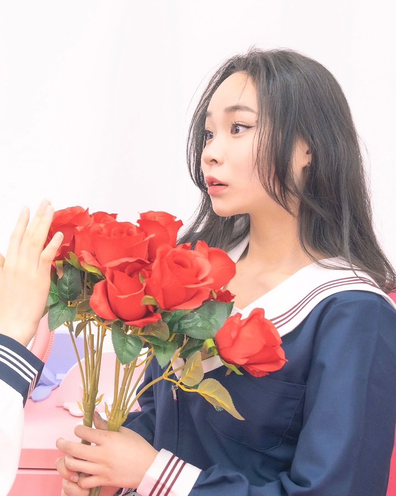 나 꽃 선물 받으면 이러케 놀랄 자신 있는데...