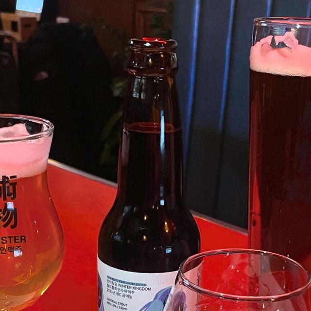 채채 on Instagram: "[ 아트몬스터 ] _홍대역점 사비까지 탈탈 털어서 먹은 수제맥주 맛집🍹 저번에 방문했던 ‘레이몬드’의 본체라고 해야하려나..?? 레이몬드에서 먹었던 맥주들을 포함해
