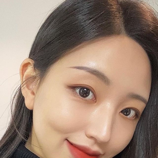 묘영 on Instagram: "#협찬 회사 직원분들도 그렇고 명절에 만난 가족들도 저보고 얼굴이 갸름해졌다며 다이어트했냐고 물어보는데 사실 따로 다이어트는 안 하고 한의원에서 비대칭 관