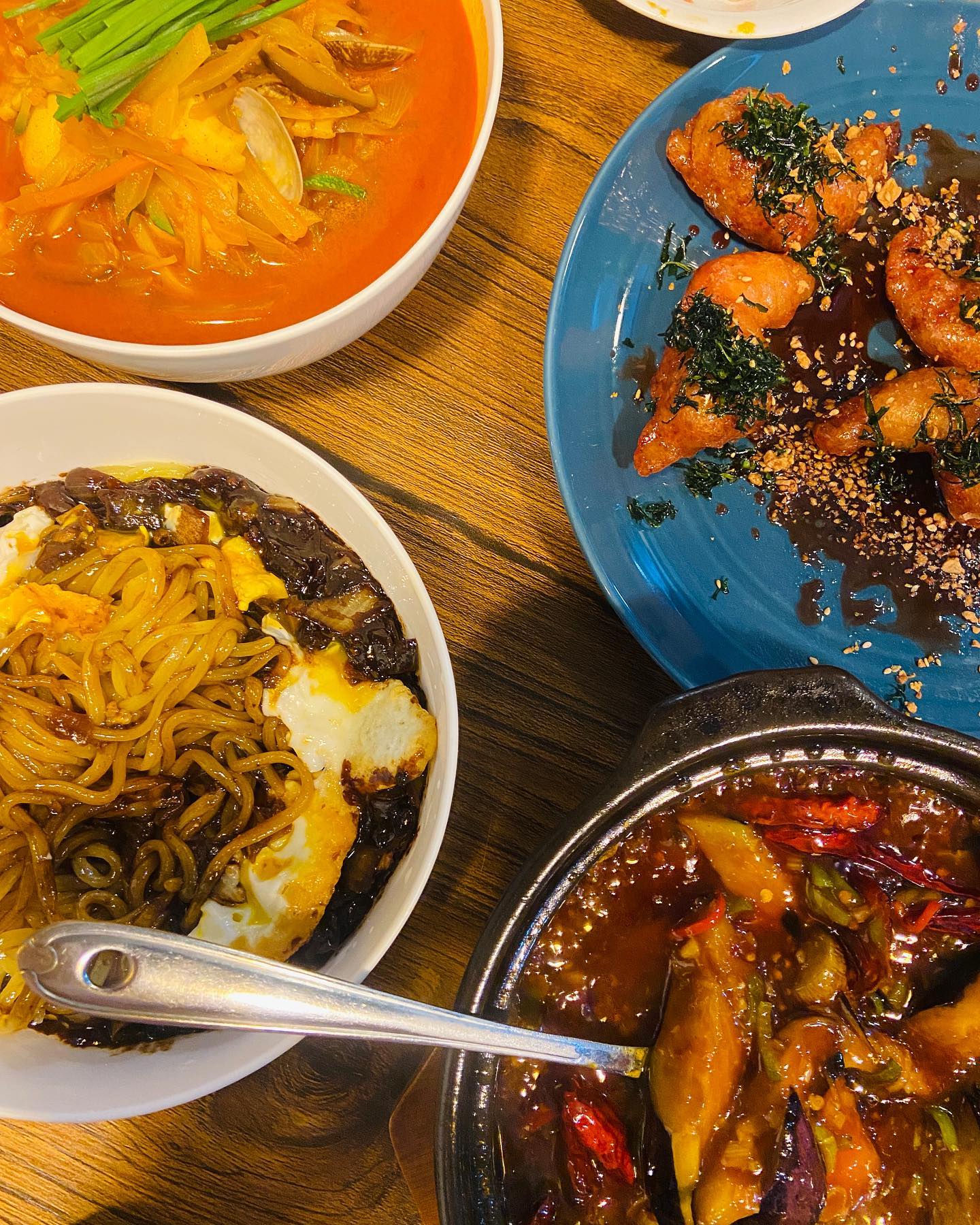 백석에서 요리가 맛있는 중식당으로 유명해서
방문해봤어요😍
.
분위기가 좋은 중식당이라 회식장소, 데이트 장소로 귯⭐️⭐️⭐️⭐️⭐️
.
고급 중식요리를 맛볼 수 있는 맛집이에요👍
.
사장님도 친절하시고 맛있어서 재방문 하고 싶어요😆
.
짜장면,짬뽕, 어항가지, 칠리새우 강추합니다‼️
.

#백석동중국집 #백석동중식당 #일산중식당 #호우 
🏠경기 고양시 일산동구 강송로73번길 7-5 (백석동) 1층 호우