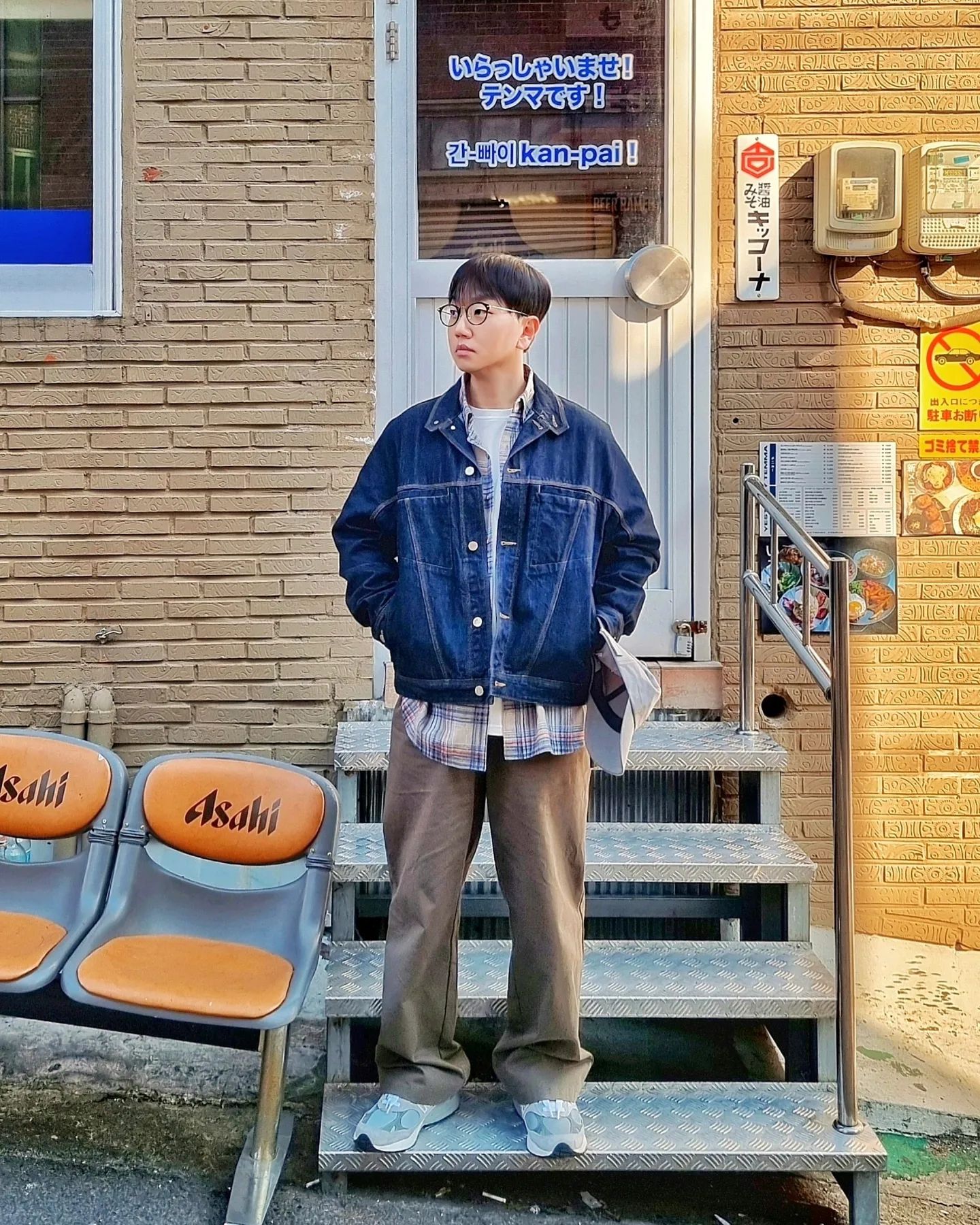 #협찬

시티보이 감성 돋는 존예 체크셔츠 어떤데

코튼 100% 로 닿는 감촉도 좋지만
셔츠 칼라와 체크 포인트 조합이 너무 예쁘네요

여유있는 오버핏이라
시티보이 스타일은 물론
다양한 스타일의 이너로도 활용하기 딱일꺼 같아요

단품으로 이너로 활용하기 좋은
체크셔츠 찾으시는 분들께 추천 드려요

카고브로스 CB플란넬 세미오버핏 체크셔츠
cargobros brandsalon_office

#협찬 #카고브로스 #셔츠 #셔츠코디 #남자셔츠 #체크셔츠 #오버핏셔츠#남자데일리룩 #데일리룩
#일상룩 #오오티디 #시티보이 #시티보이룩
