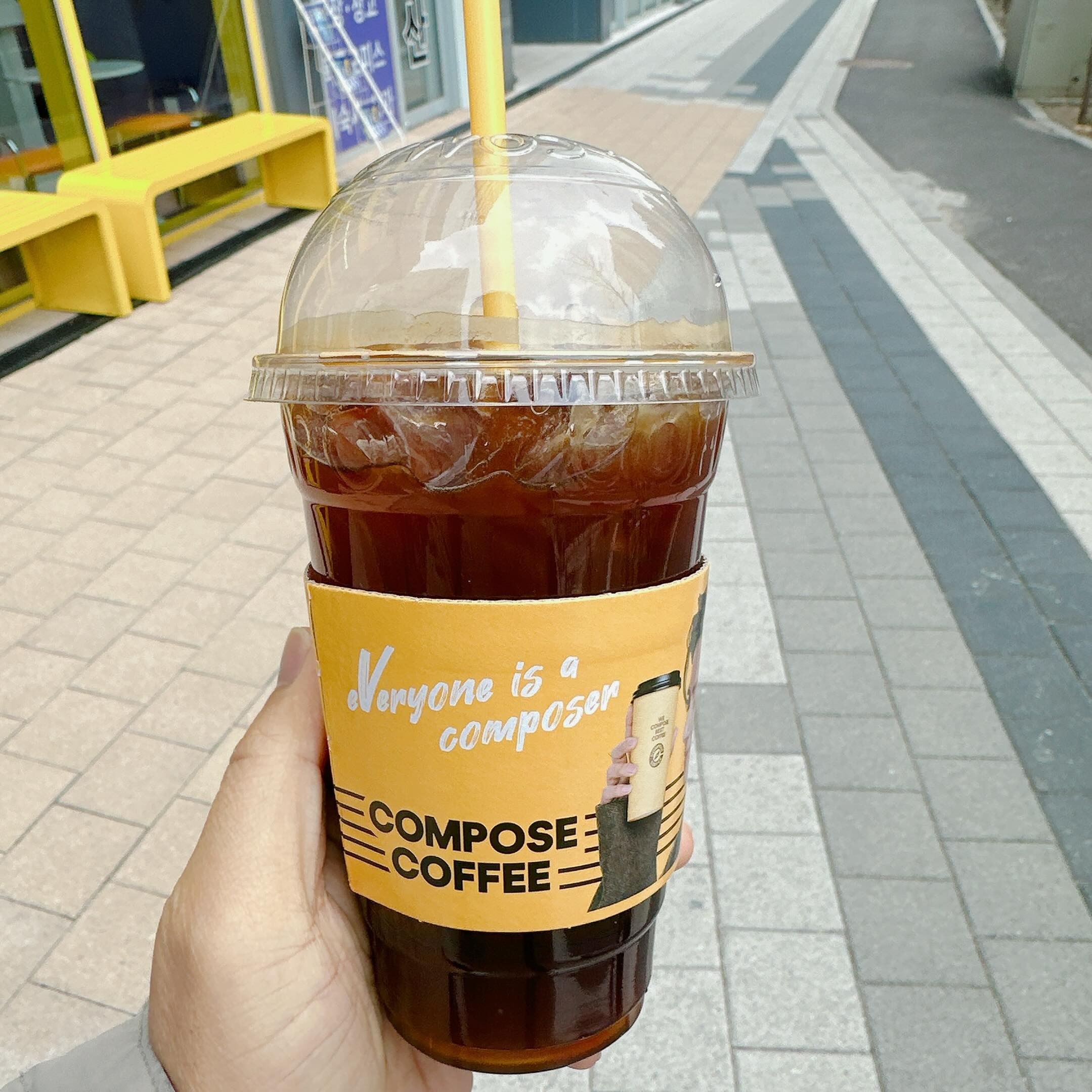 #가장맛있는커피 

남이 사준 커피ㅋ 카톡 선물받은 쿠폰

회사옆에 컴포즈가 터줏대감으로 
자리잡았으나 얼마 지나지 않아서
두배 크게 메가커피 오픈..그것도 바로 옆에…

누가 누굴 걱정하냐 ㅋ 나나 잘하자 ㅋㅋ
화이팅 이현동✌️

#컴포즈커피 #572호점 #커피는맥심 
#아저씨 는 #얼죽아