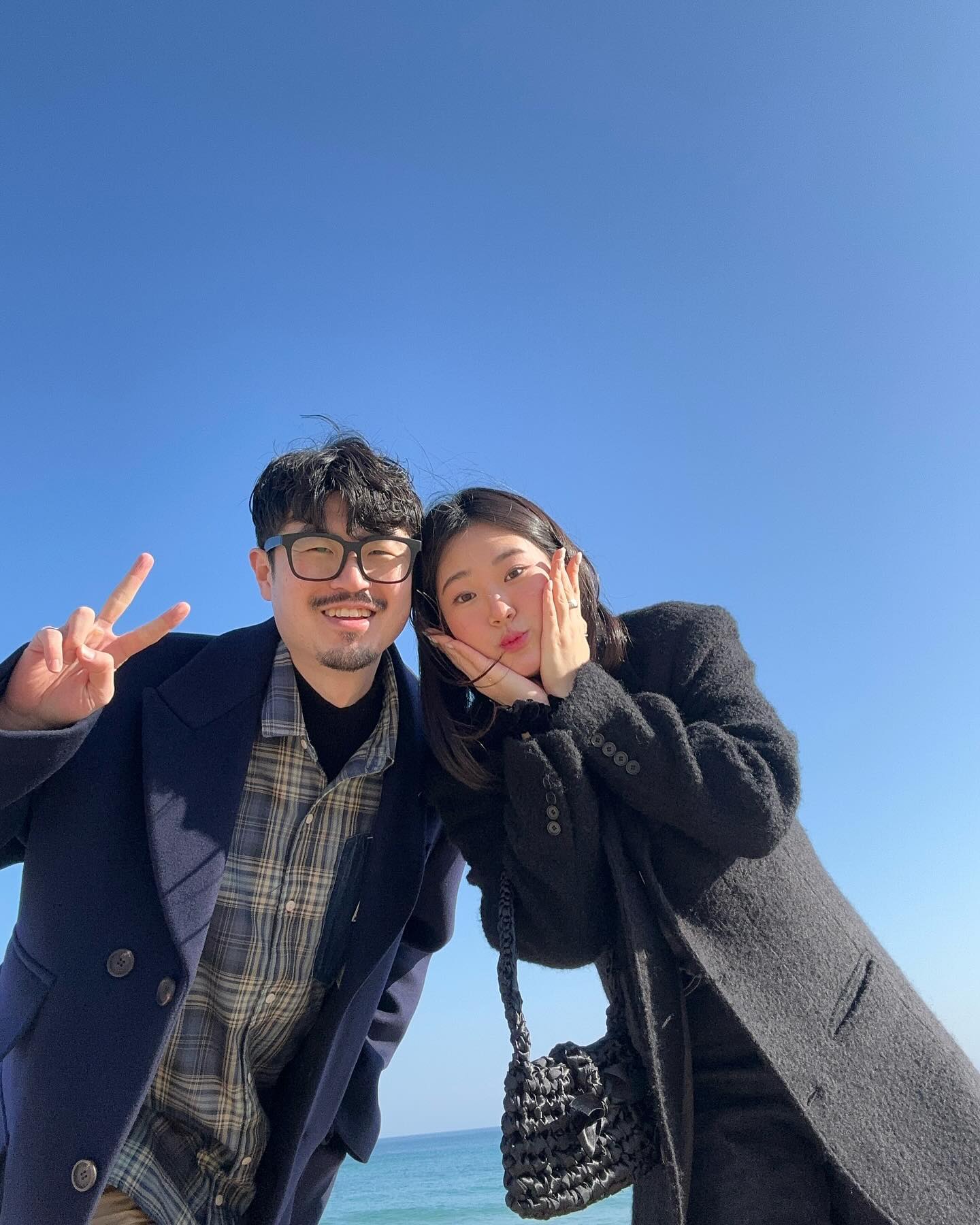 새로운 프로필🧔🏻‍♂️🤍👩🏻

해변에서 막 찍었는데 한장 건졌네요😚🤍
월요일부터 흐리지만 이번주도 화이팅 입니두🥶🤍

#부부#부부여행 #커플사진#커플포즈#해변사진#여행사진